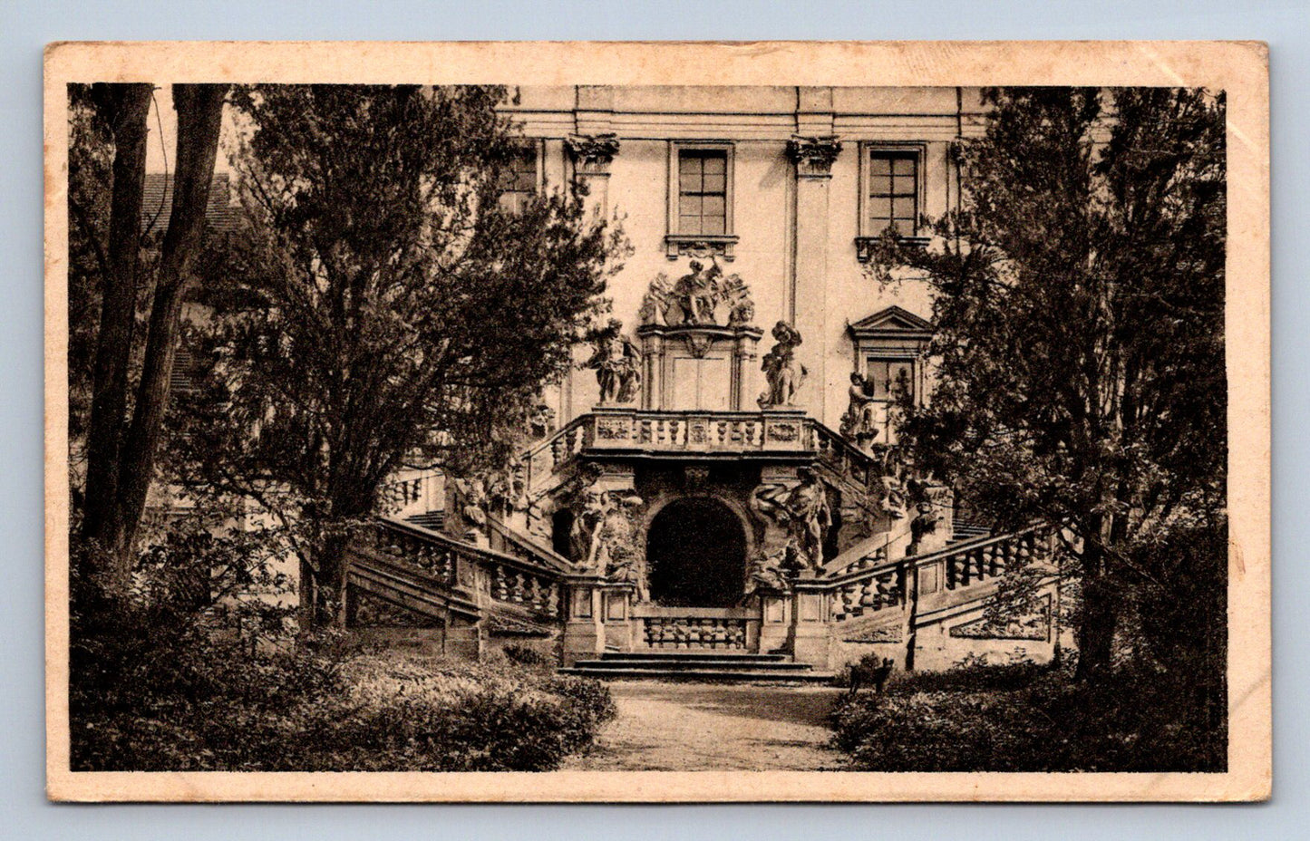 Pohlednice Pohlednice Památníku Odboje v Praze Museum če legii v Troji