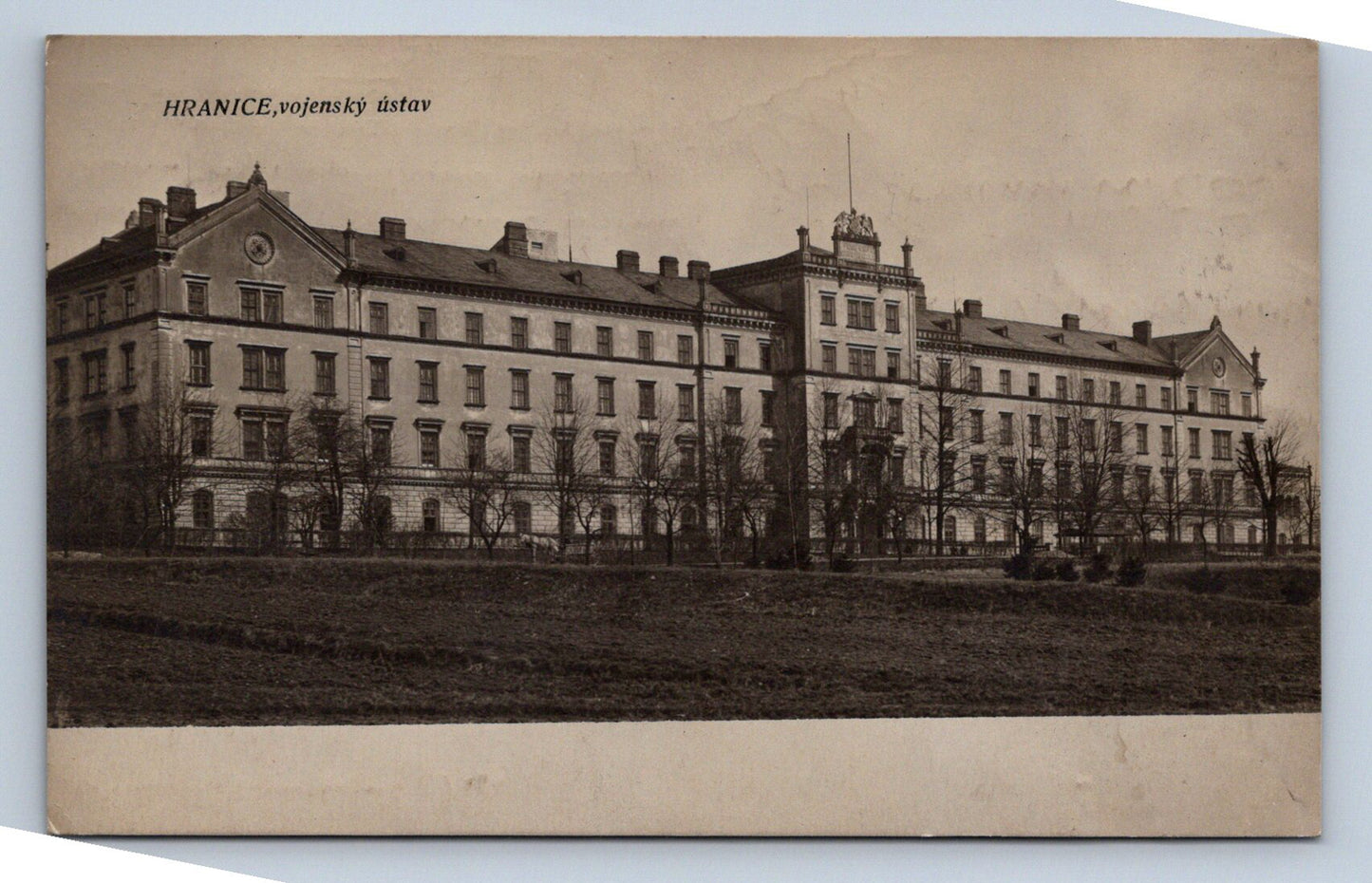 Pohlednice Hranice, vojenský ústav (JN2041)