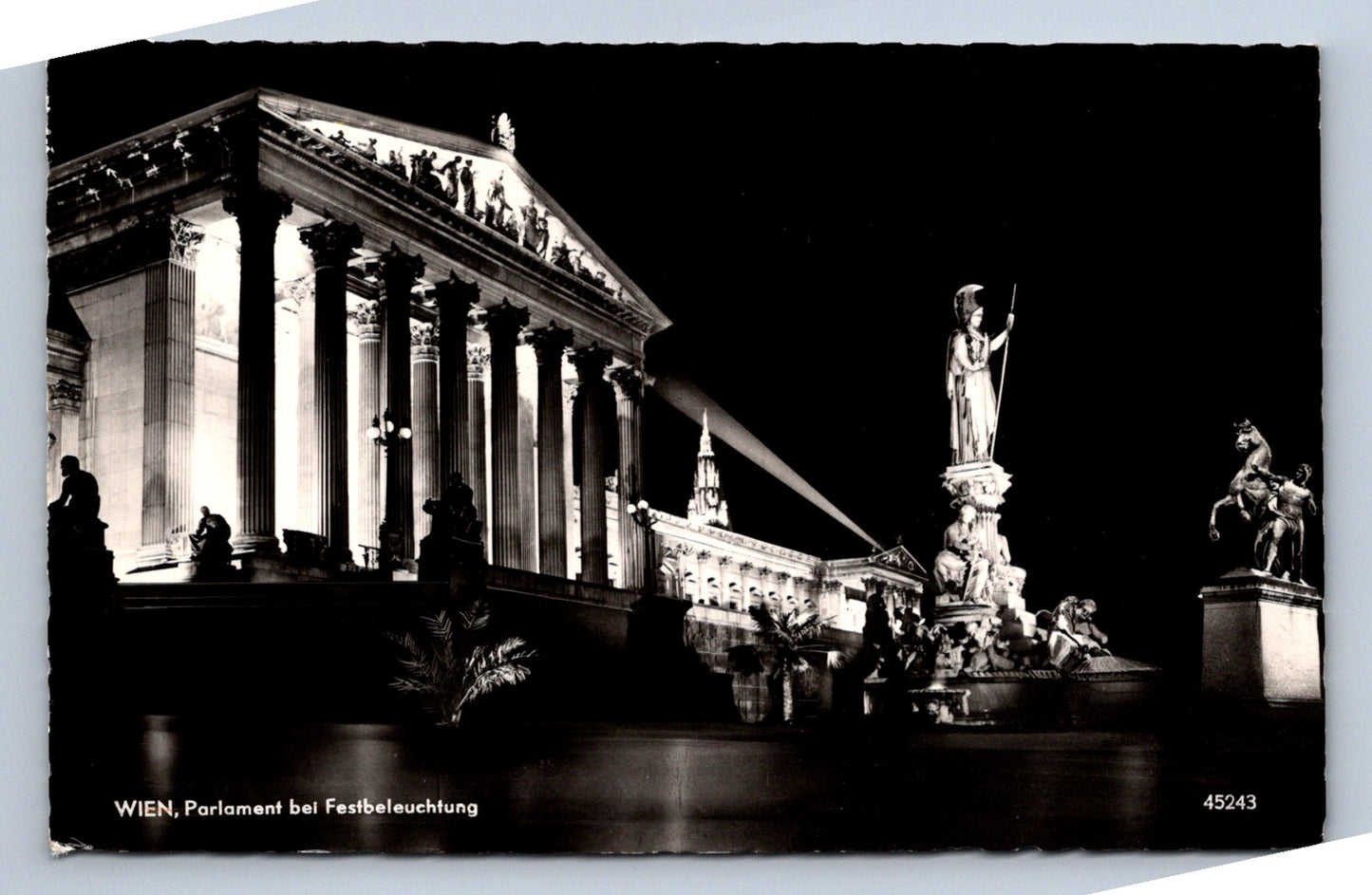 Pohlednice Vídeň Parlament bei Festbeleuchung (JN2309)