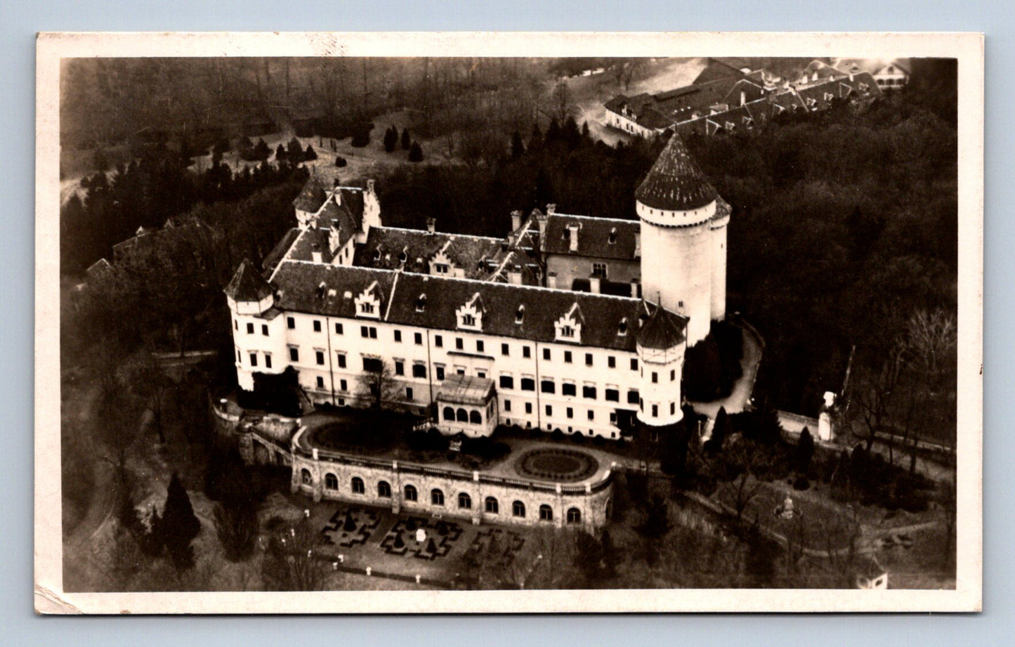 Pohlednice ZÁMEK KONOPIŠTĚ U BENEŠOVA (ST2155)