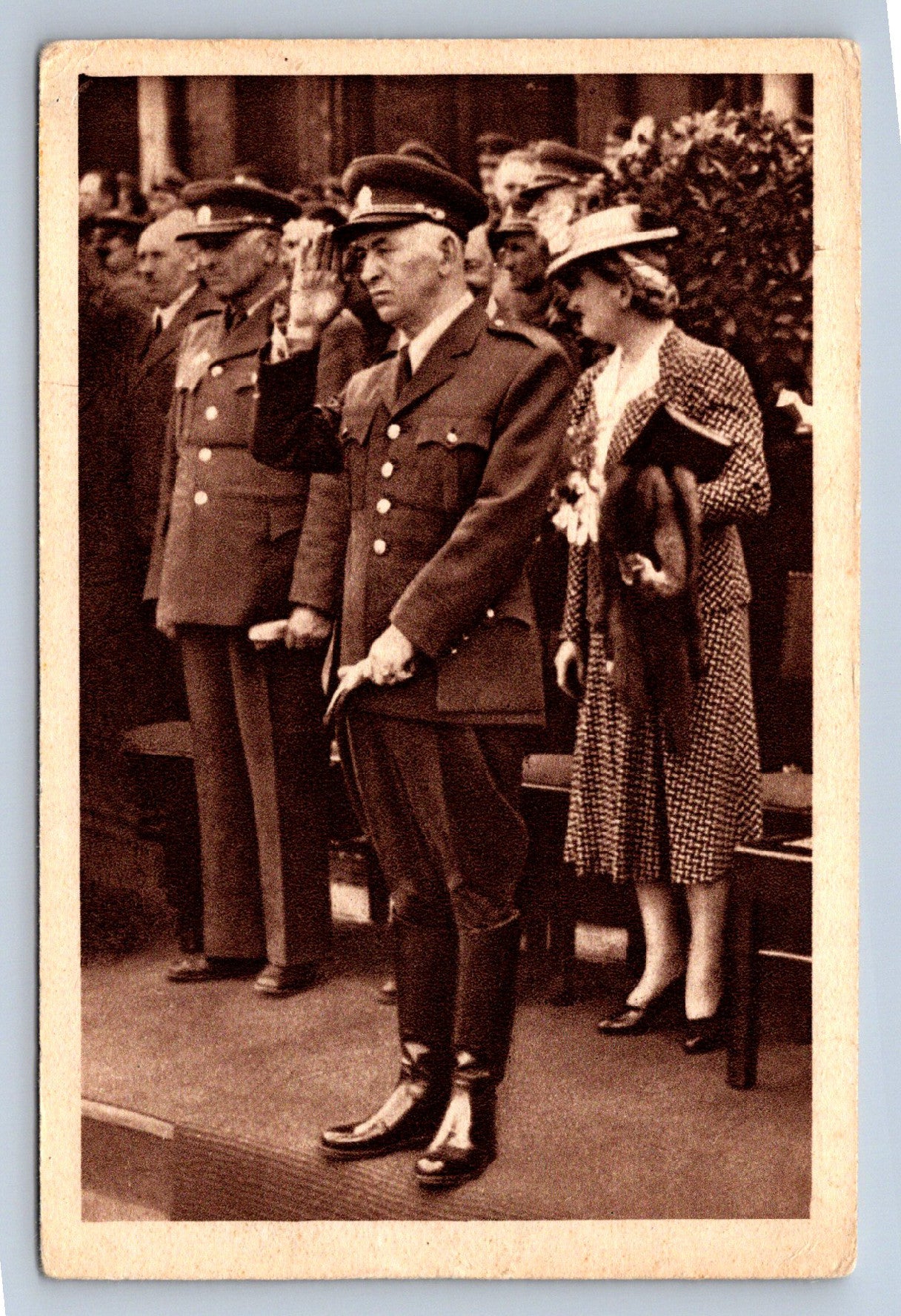 Pohlednice DR. EDVARD BENEŠ, PRESIDENT PŘI PŘEHLÍDCE ARMÁDY (ST570)