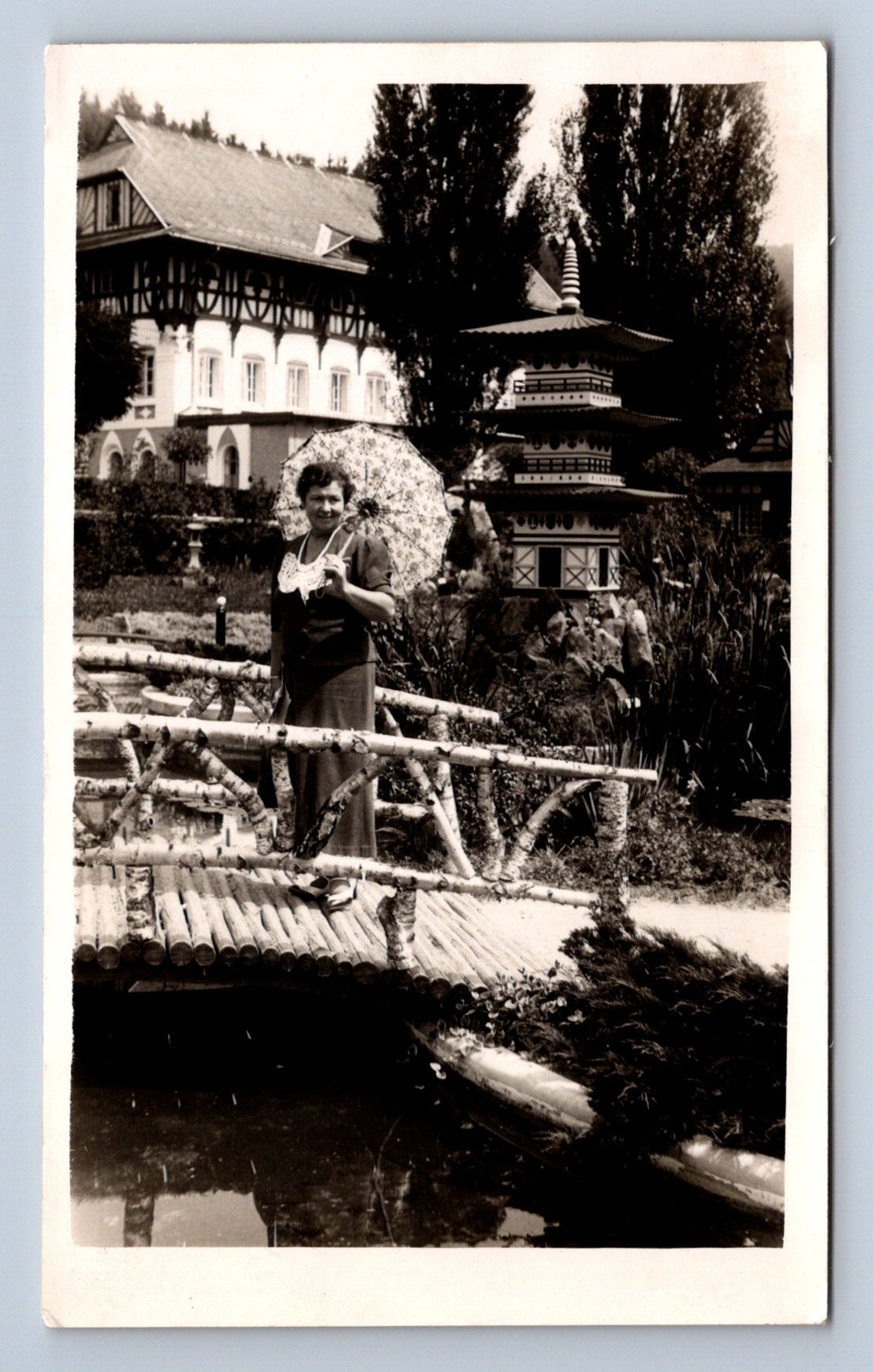 Pohlednice ŽENA S PARAPLETEM - JULIUS MOTAL FOTOGRAF (ST3032)