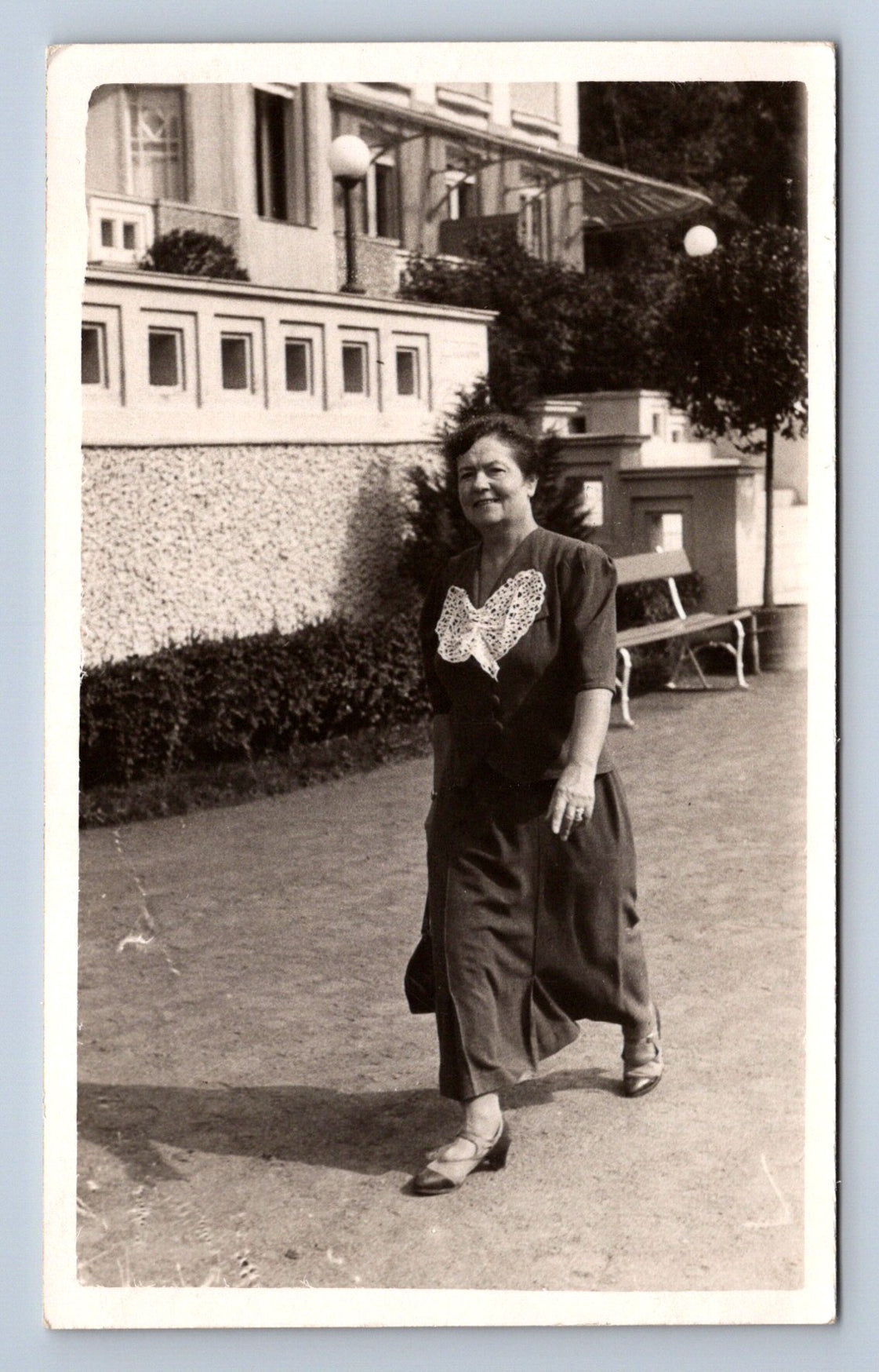 Pohlednice ŽENA V ŠATECH - SCHÖN (ST3034)