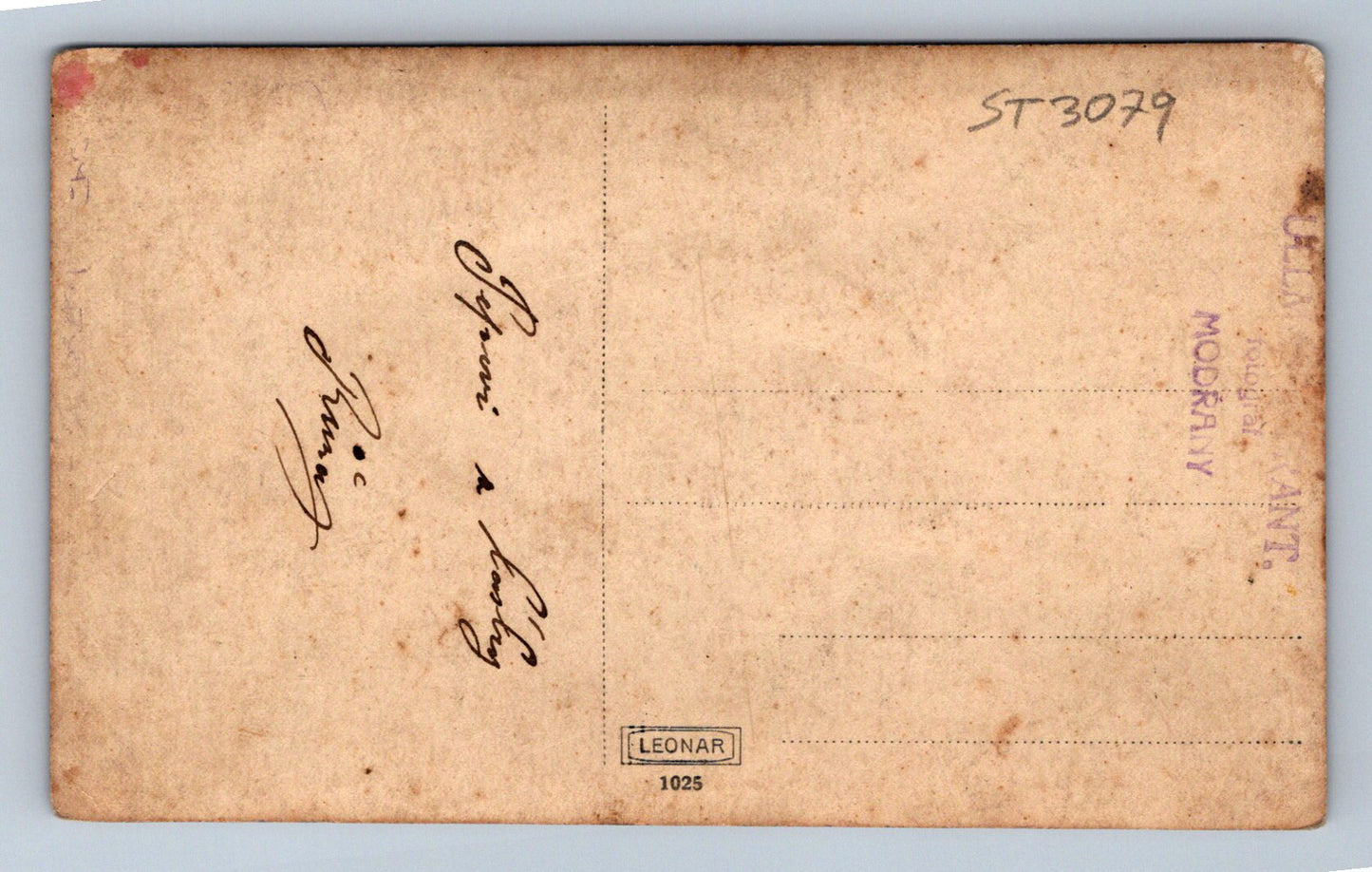 Postcard GIRL WITH A BOUQUET (ST3079)