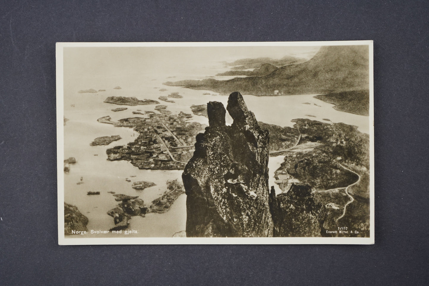 Pohlednice Norge, Svolvaer med gjeita (x6026)