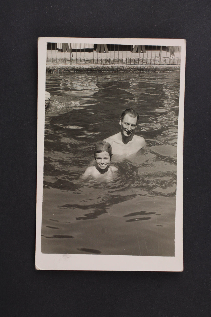 Pohlednice V bazénu Julius Motal fotograf (x7453)