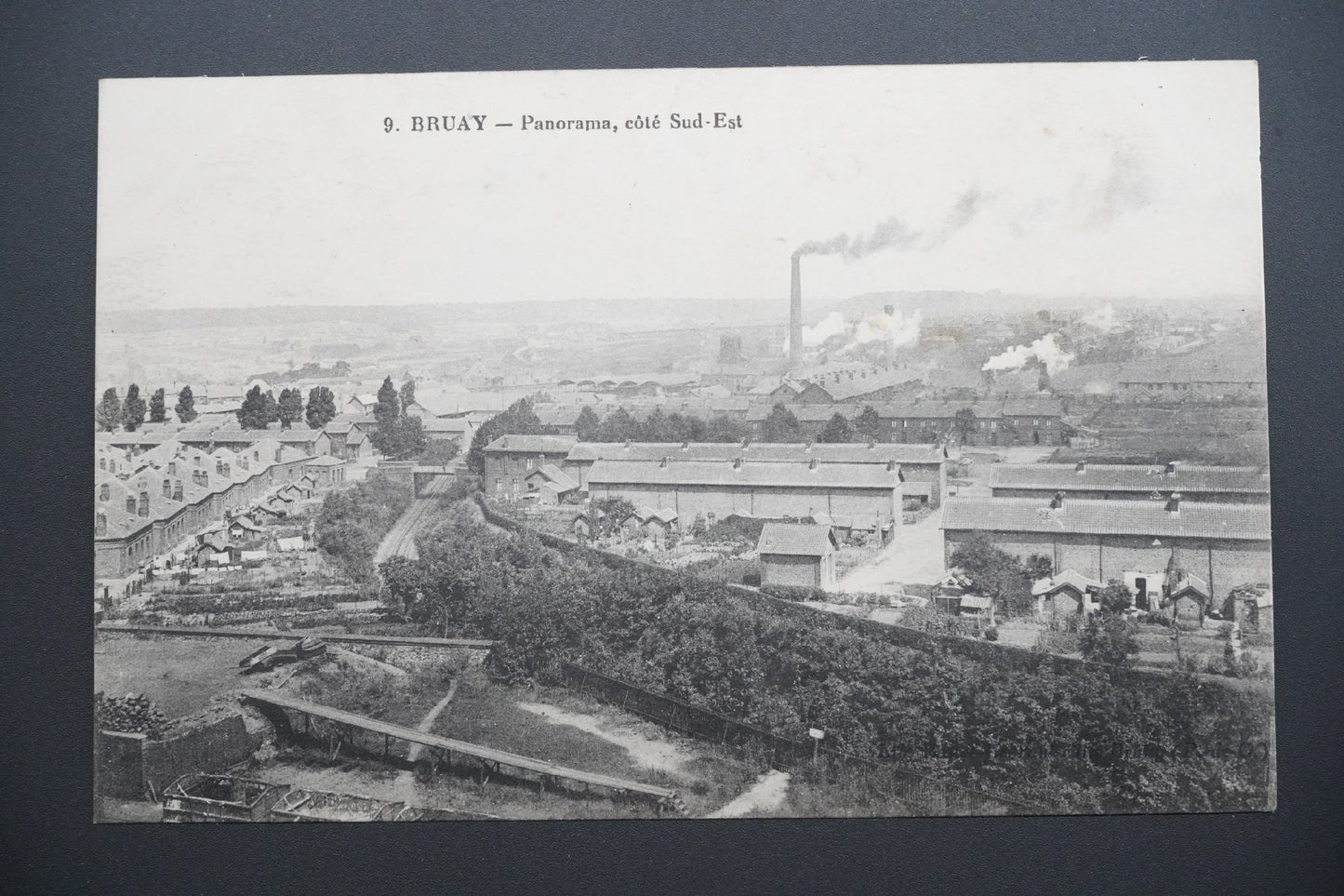 Pohlednice 9. BRUAY - Panorama cote Sud-Est (x9653)