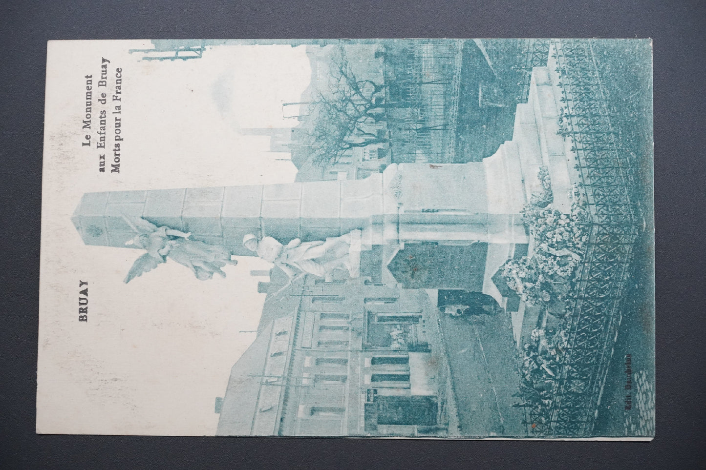 Pohlednice Bruay – památník padlým dětem města (x9655)