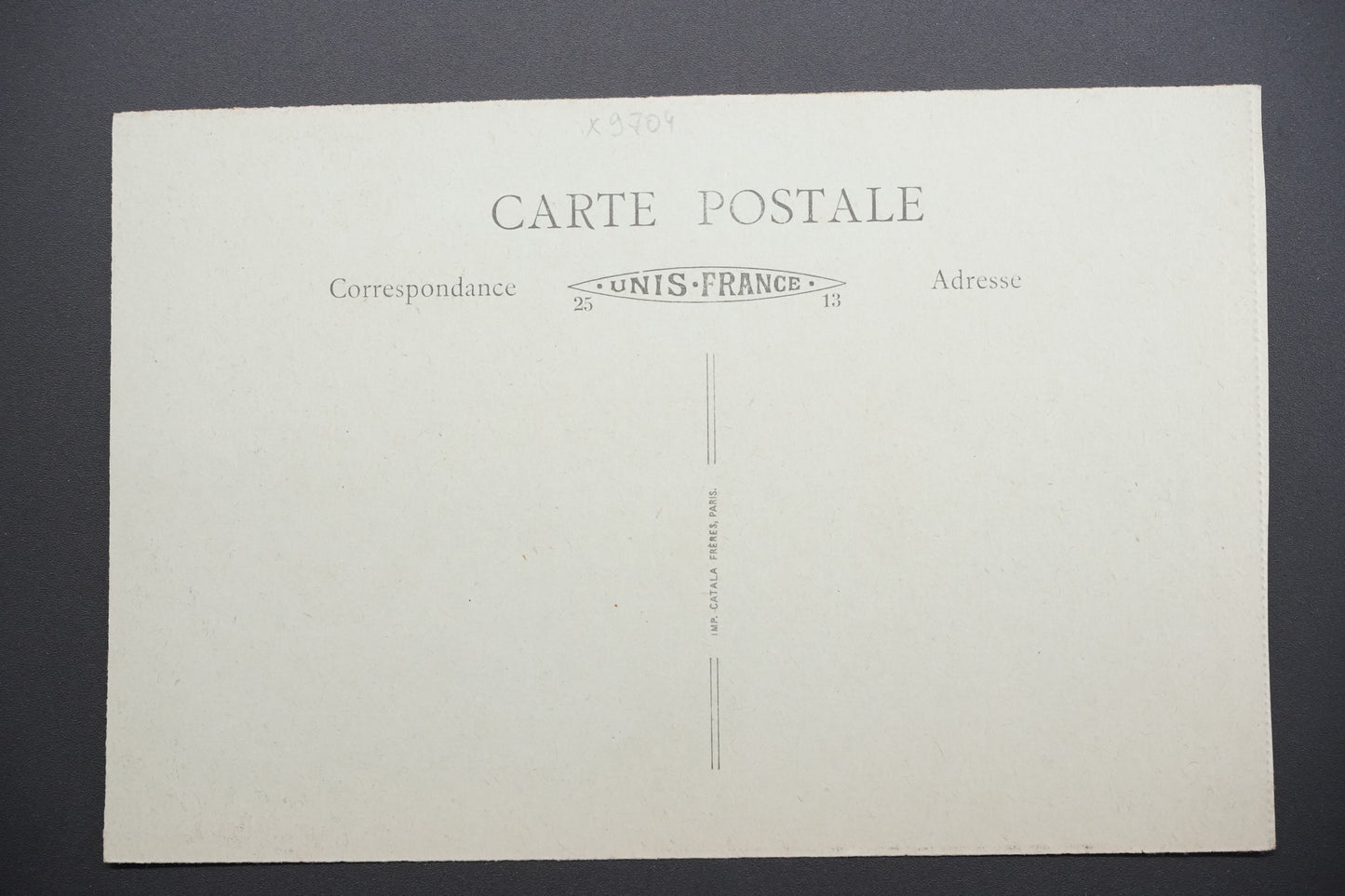 Pohlednice Arras – radnice, ulice Tří tváří po válce (x9704)