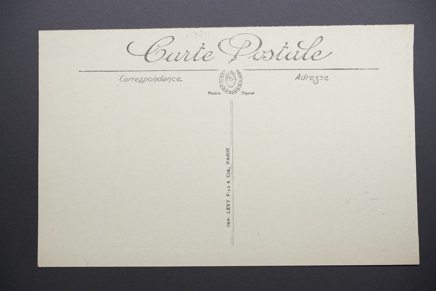 Pohlednice Douai – náměstí, strana s kavárnami (x9711)