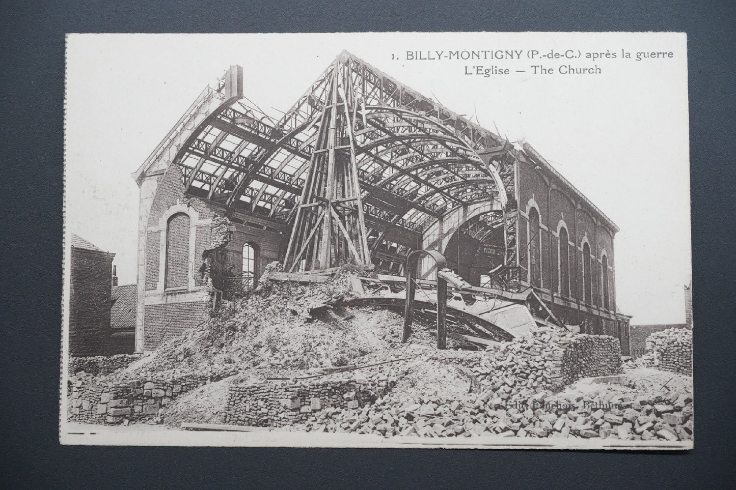 Pohlednice Billy-Montigny – kostel po válce (x9730)
