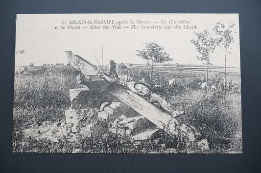 Pohlednice Ablain-St-Nazaire – hřbitov a Kristus po válce (x9761)