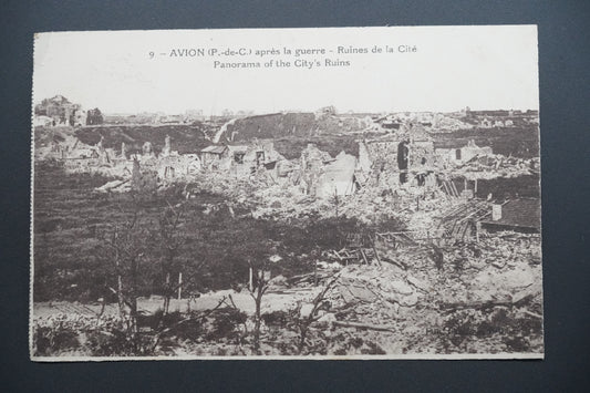 Pohlednice Avion – panorama ruin města po válce (x9777)