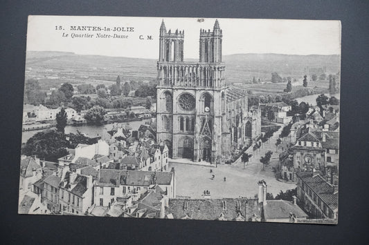 Pohlednice Mantes-la-Jolie – čtvrť Notre-Dame (x9808)