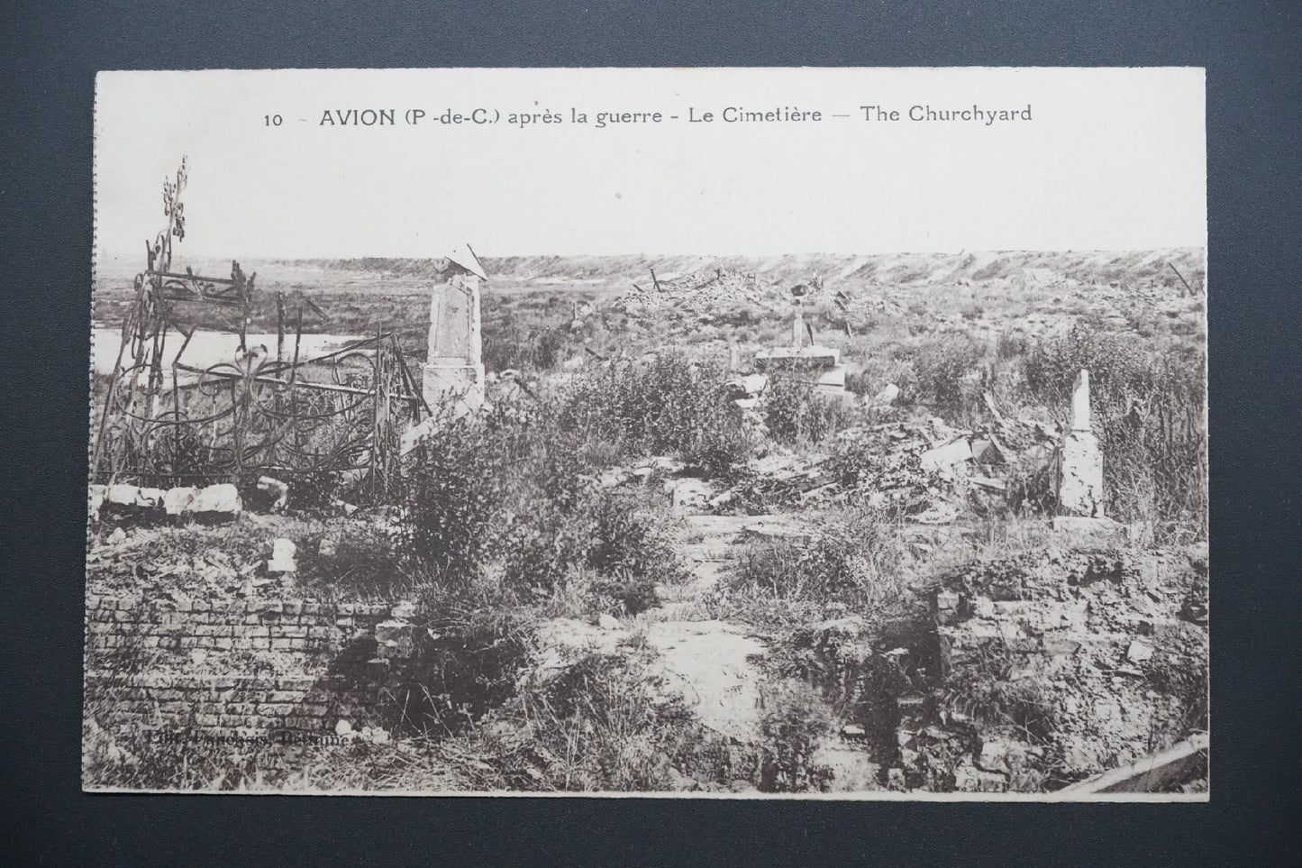 Pohlednice Avion – hřbitov po válce (x9817)