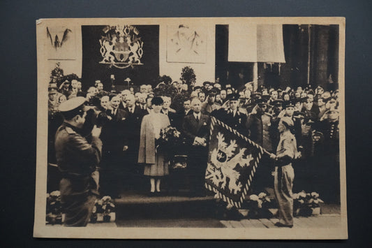 Pohlednice Prezident na tribuně při hymně (x9938)