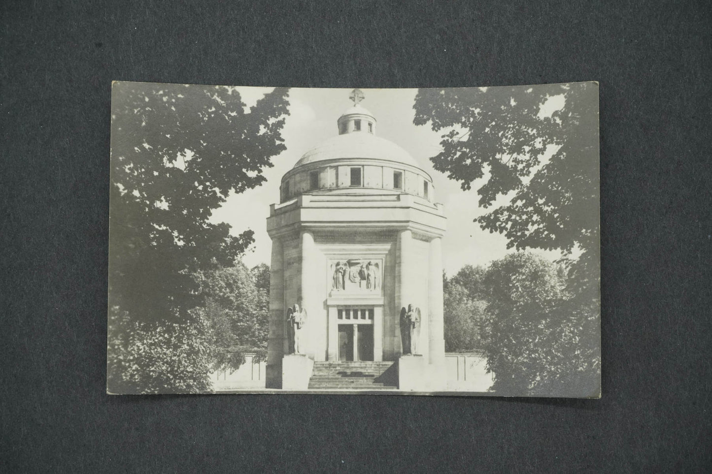 Pohlednice MAUZÓLEUM V KRÁSNOHORSKOM PODHRADÍ (x14540)