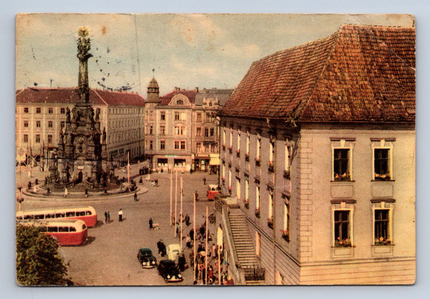 Pohlednice OLOMOUC RADNICE - V POZADÍ SOCHA SV. TROJICE (x16627)