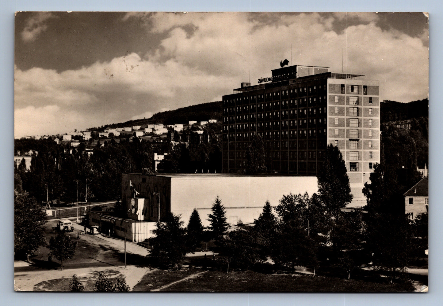 Pohlednice GOTTWALDOV - HOTEL MOSKVA A VELKÉ KINO (x17381)