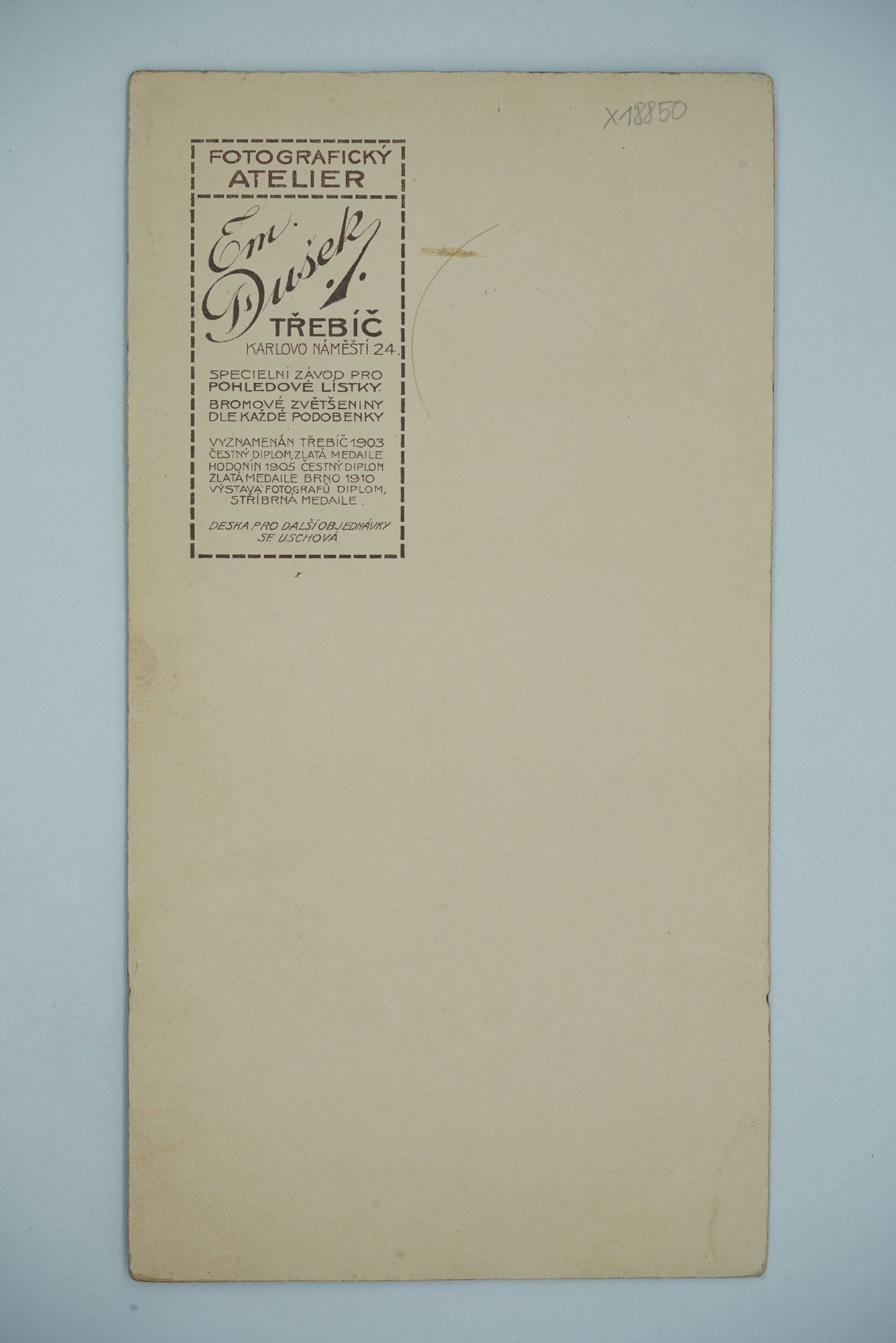 Fotografie ŽENA V ŠATECH ED. DUŠEK TŘEBÍČ (x18850)