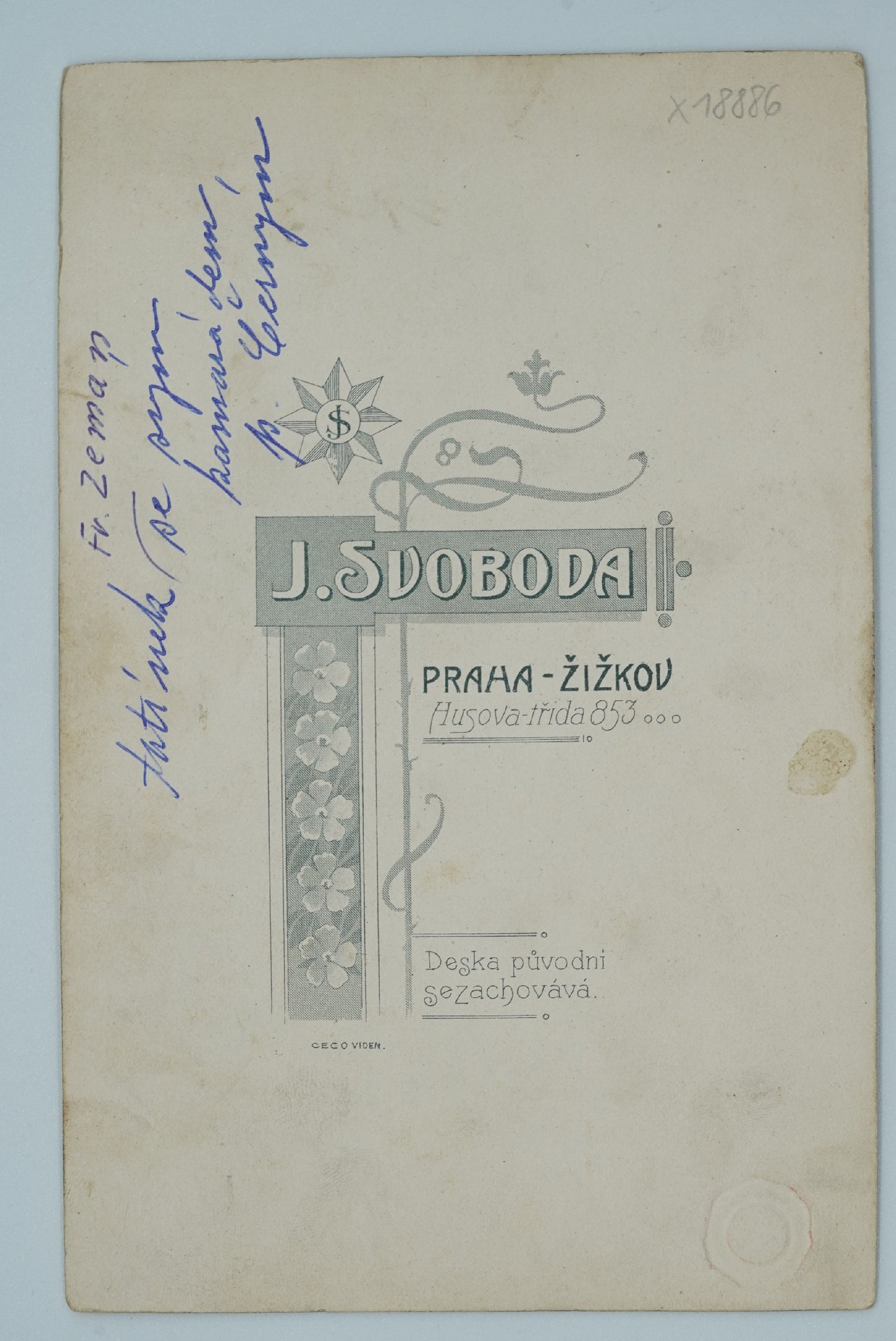 Fotografie MUŽI V KABÁTECH J.SVOBODA PRAHA ŽIŽKOV (x18886)