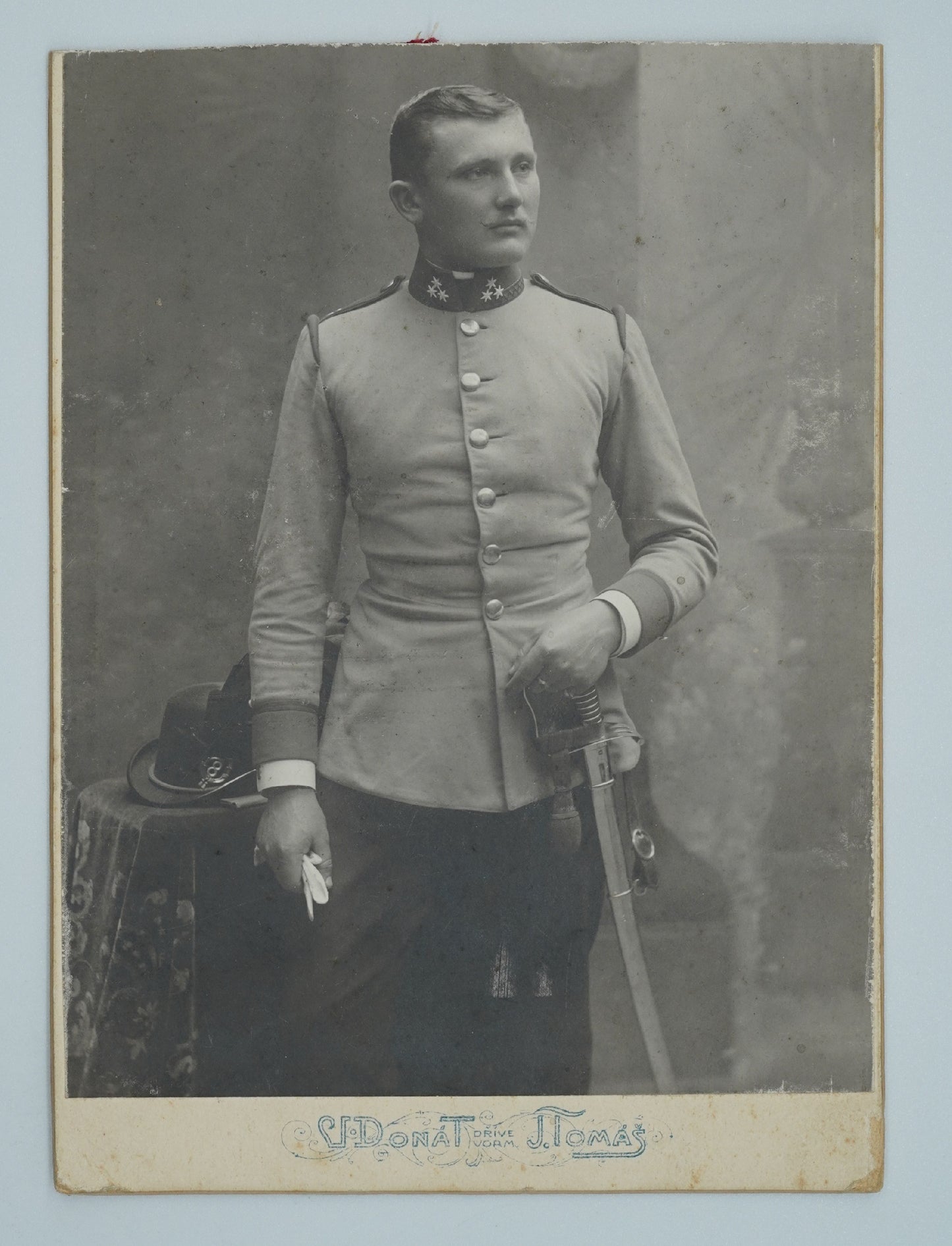 Fotografie DŮSTOJNÍK V UNIFORMĚ V. DONÁT DŘÍVE VORM. J. TOMÁŠ (x18891)