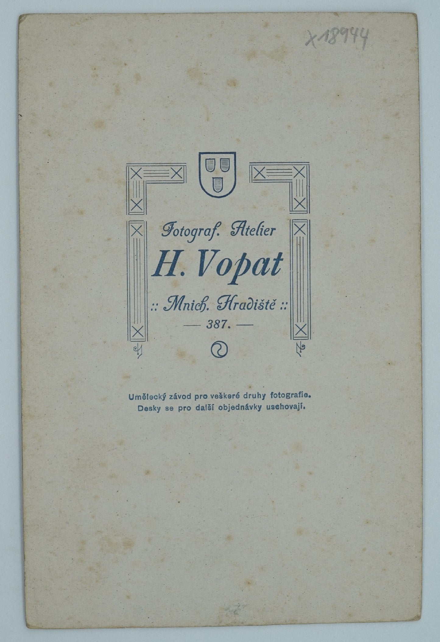 Photo WOMAN IN WHITE H. VOPAT (x18944)