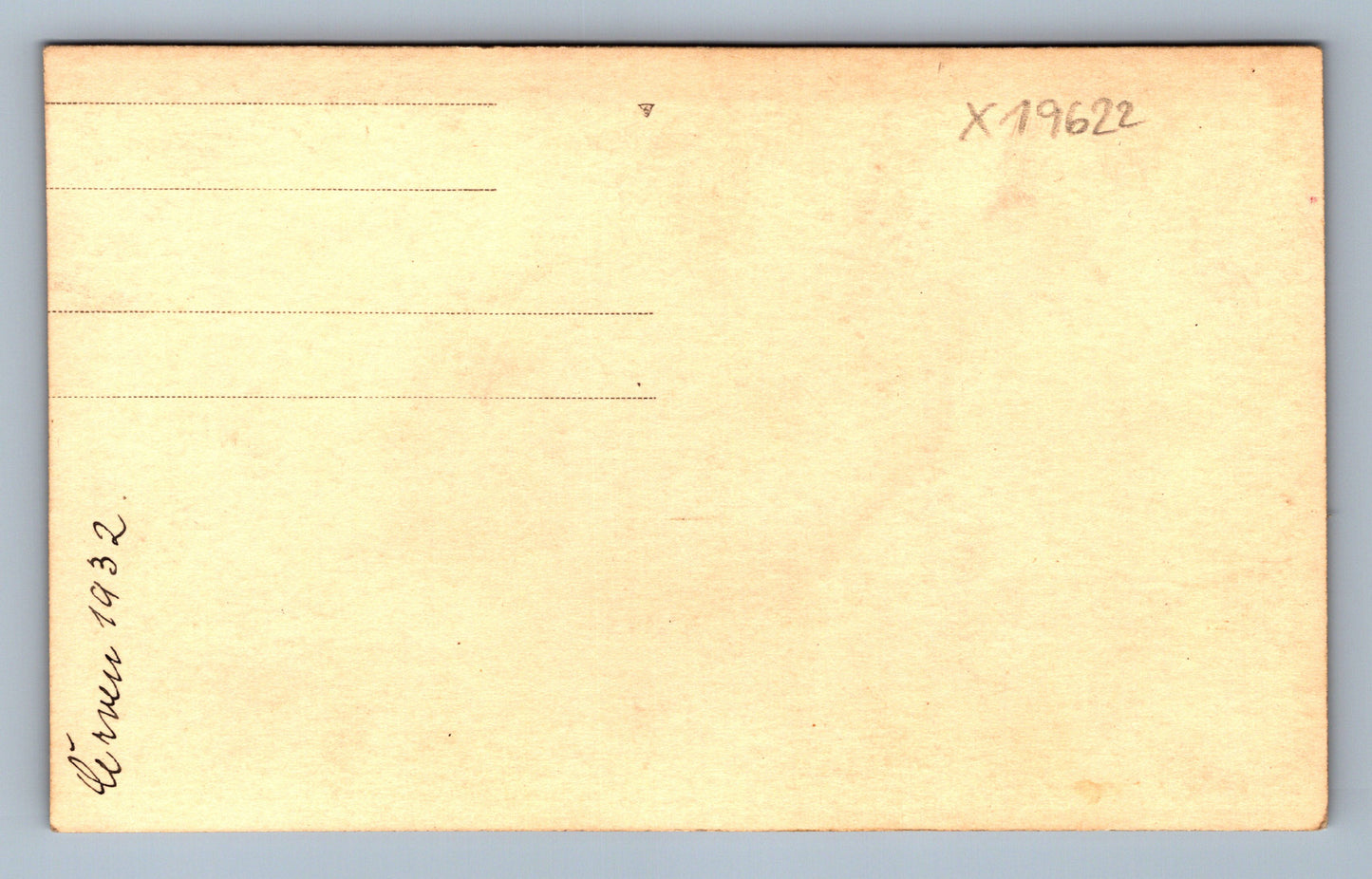 Pohlednice SEDÍCÍ ŽENA (x19622)
