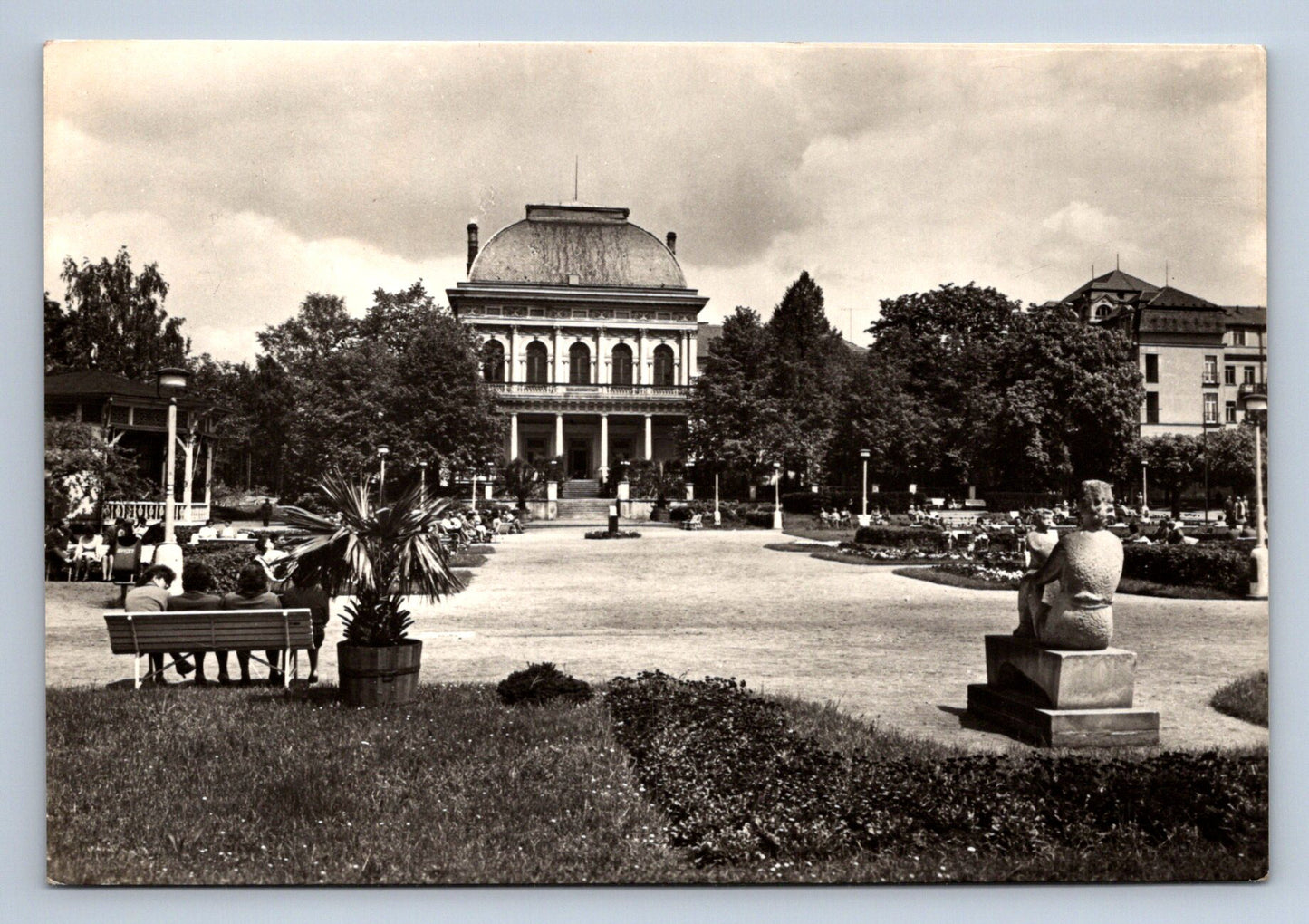 Pohlednice FRANTIŠKOVY LÁZNĚ - Náměstí Míru (P557)