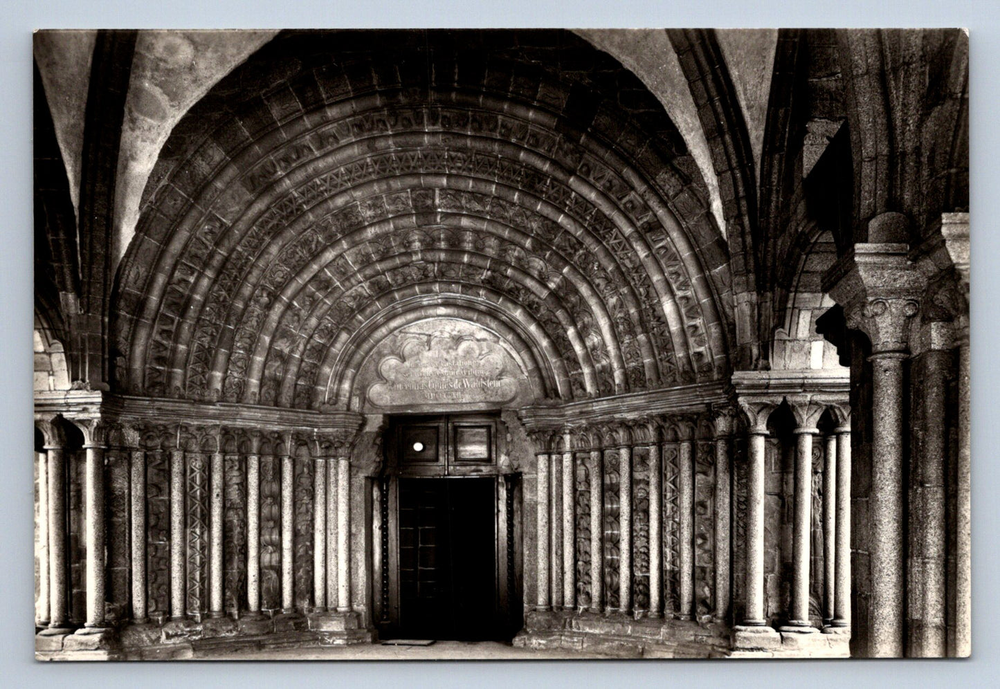 Pohlednice TŘEBÍČ - Bazilika sv. Prokopa - ROMÁNSKÝ PORTÁL (P597)
