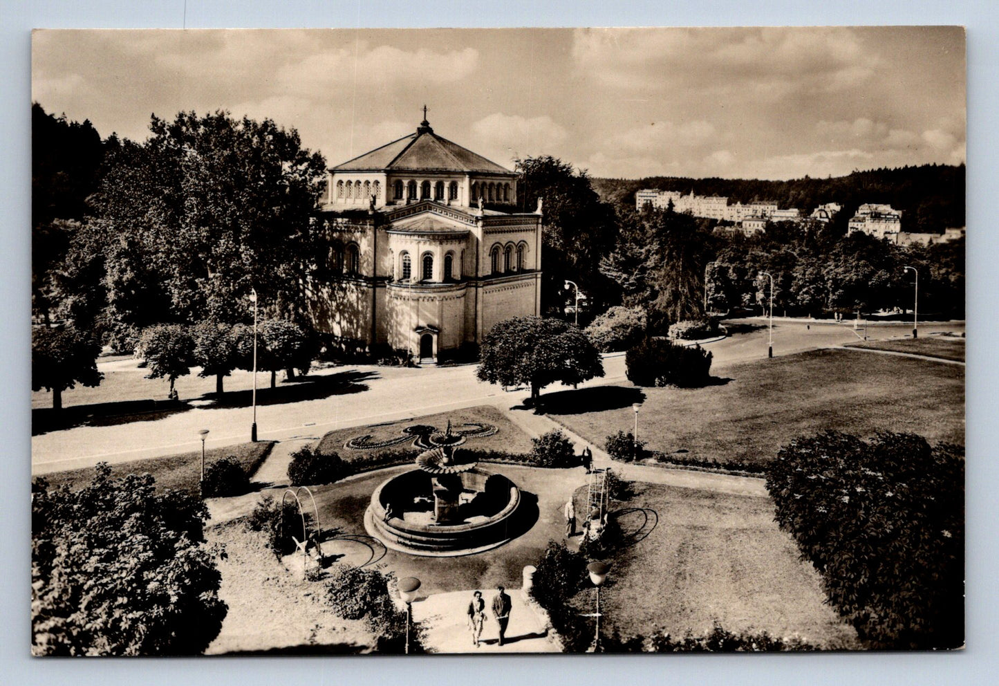 Pohlednice MARIÁNSKÉ LÁZNĚ - Náměstí Klementa Gottwalda (P733)