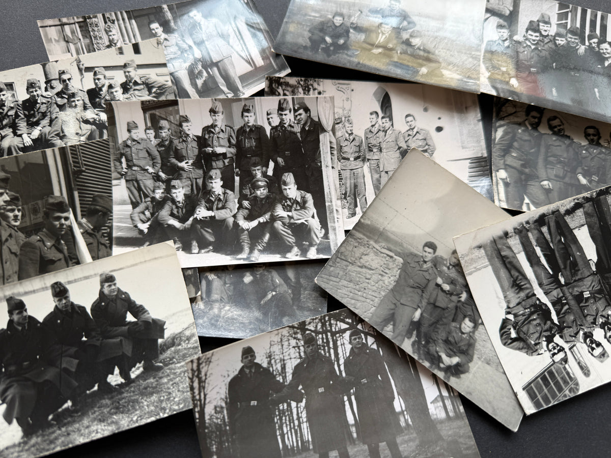 Stará fotografie Soubor fotografií vojáci uniformy (BM187)
