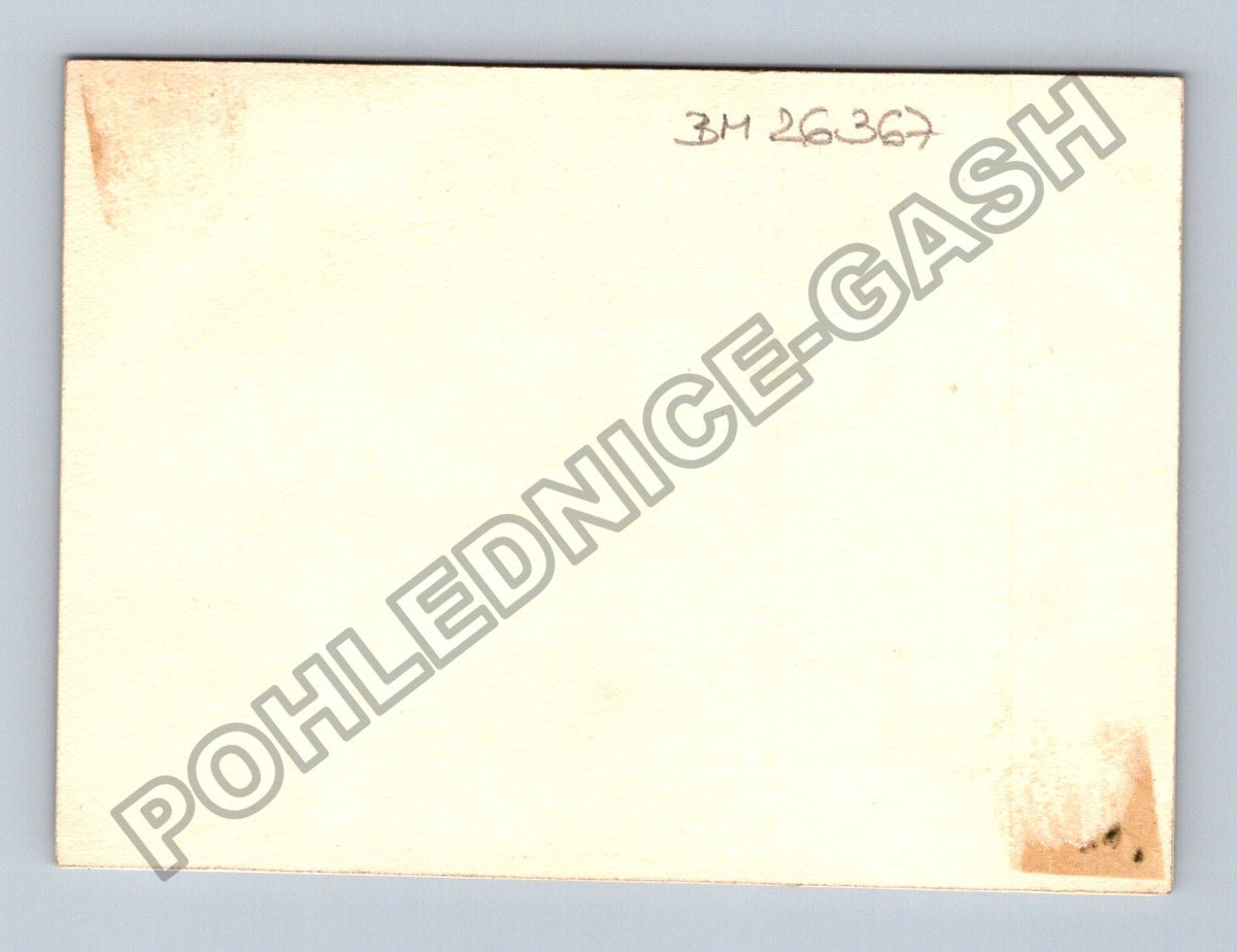 Stará fotografie muž v akrobatické póze na lodi (BM26367)