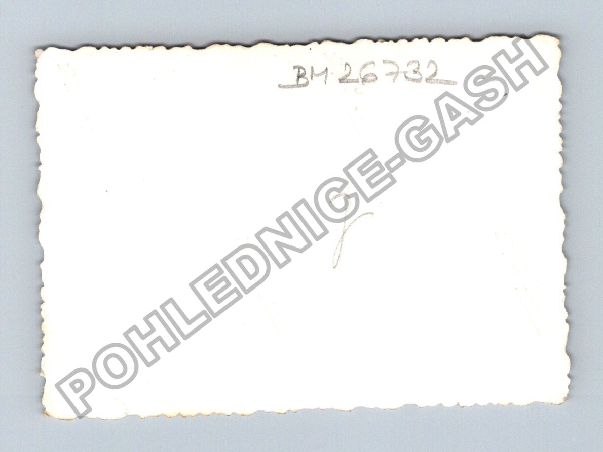 Stará fotografie muž s jízdním kolem venku (BM26732)
