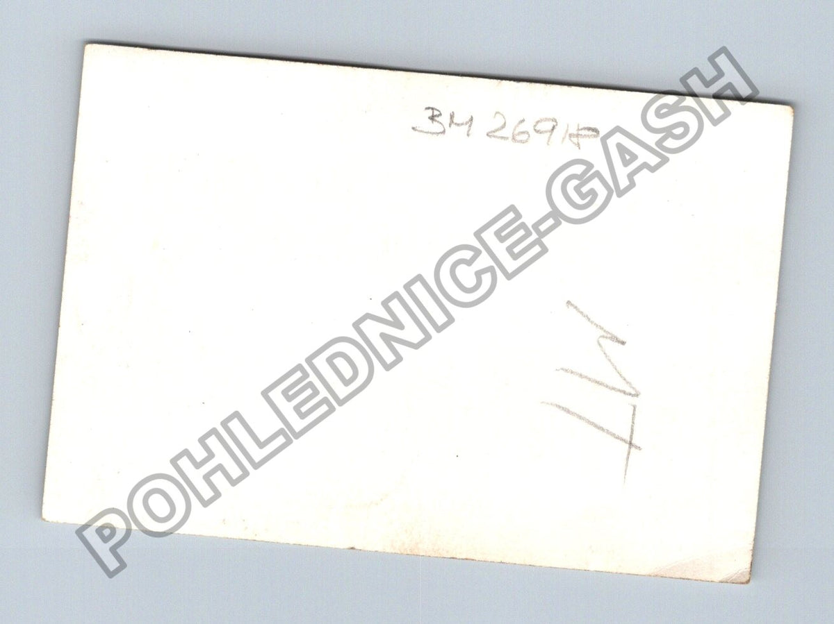 Stará fotografie skupina lidí před budovou (BM26918)