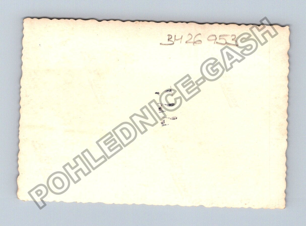 Stará fotografie muži u řeky s velkým mostem (BM26953)