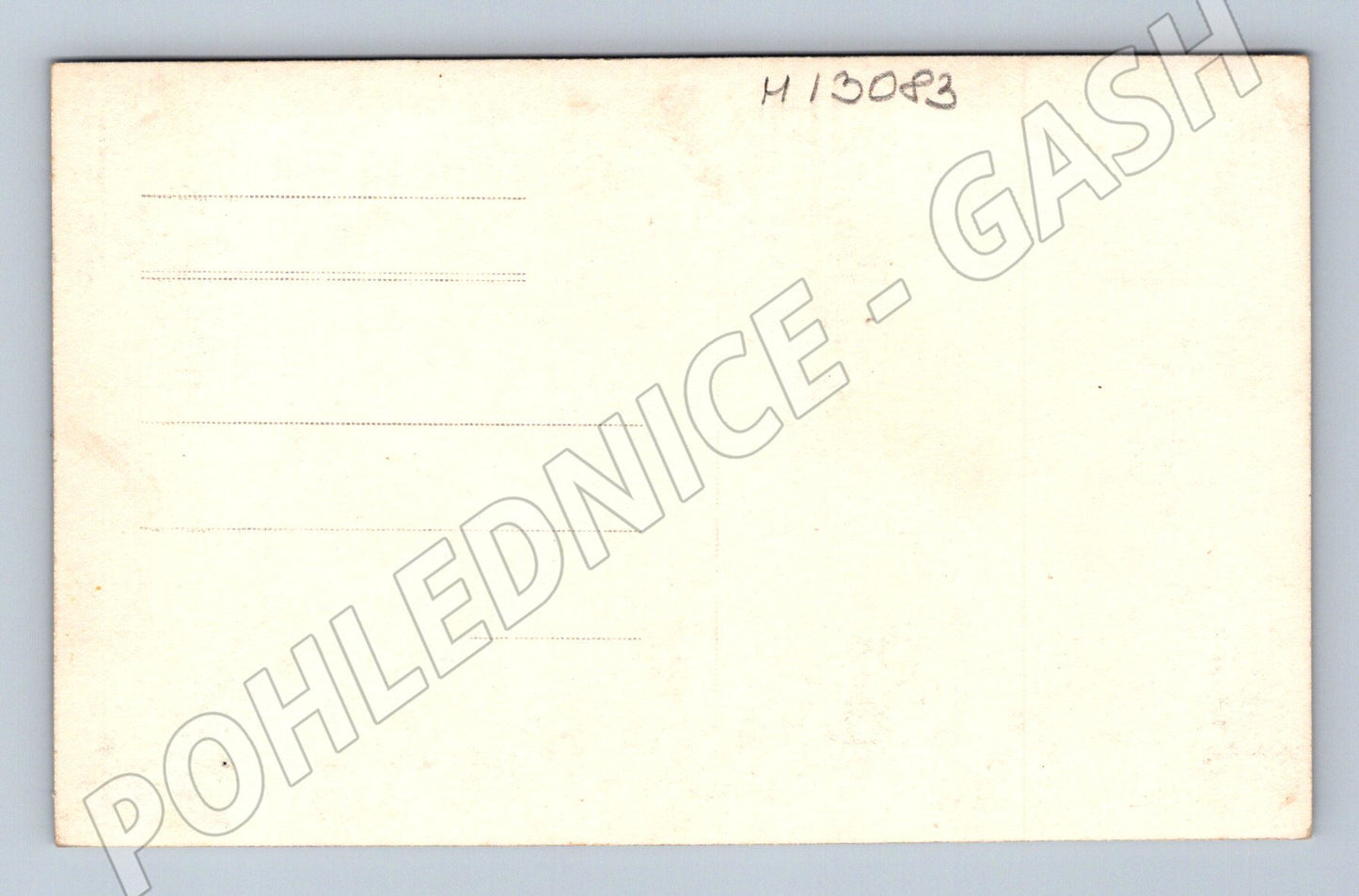Pohlednice Starý čb dárek – postava u jezera (M13083)