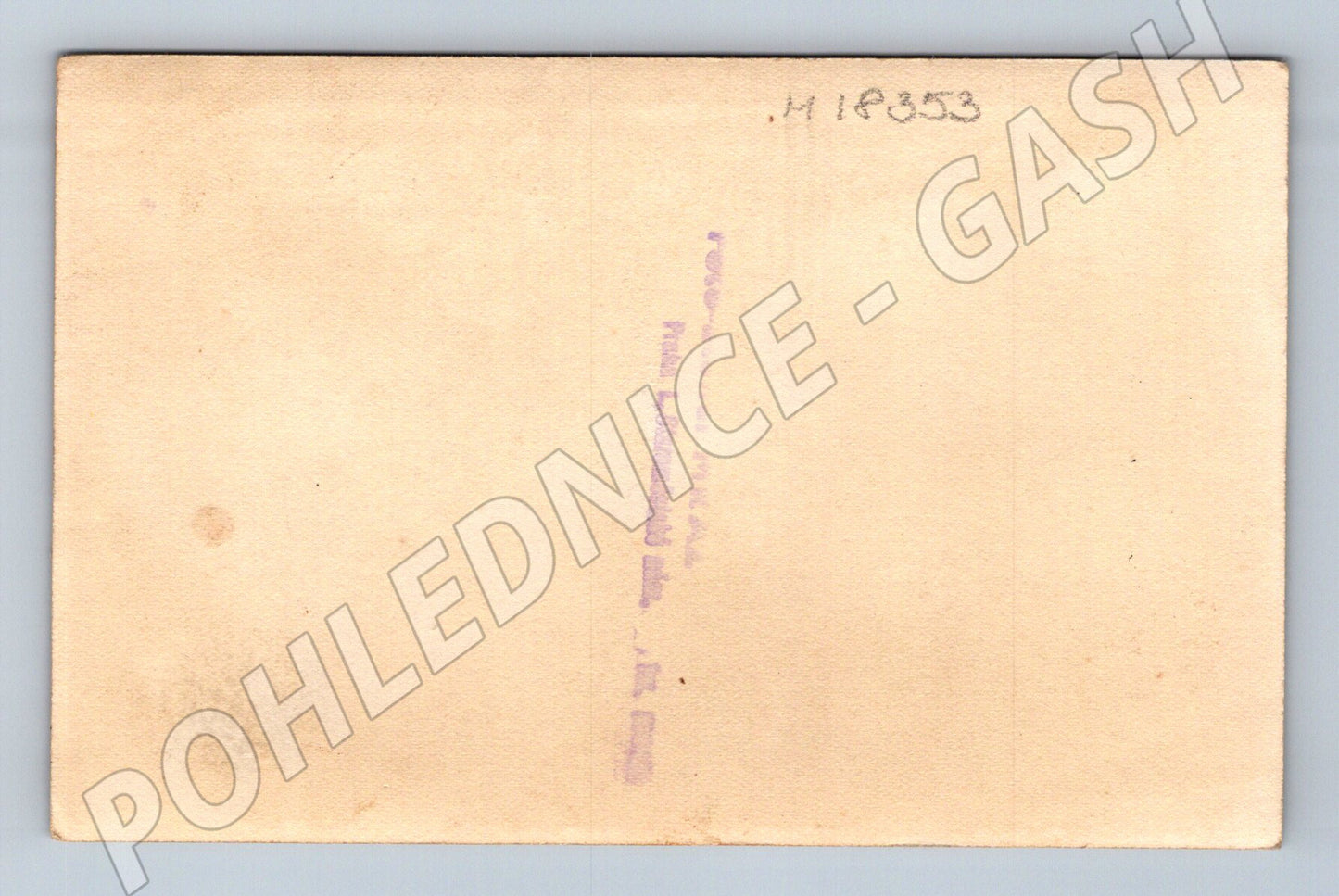 Pohlednice dvojice před kostelem CČS (M18353)