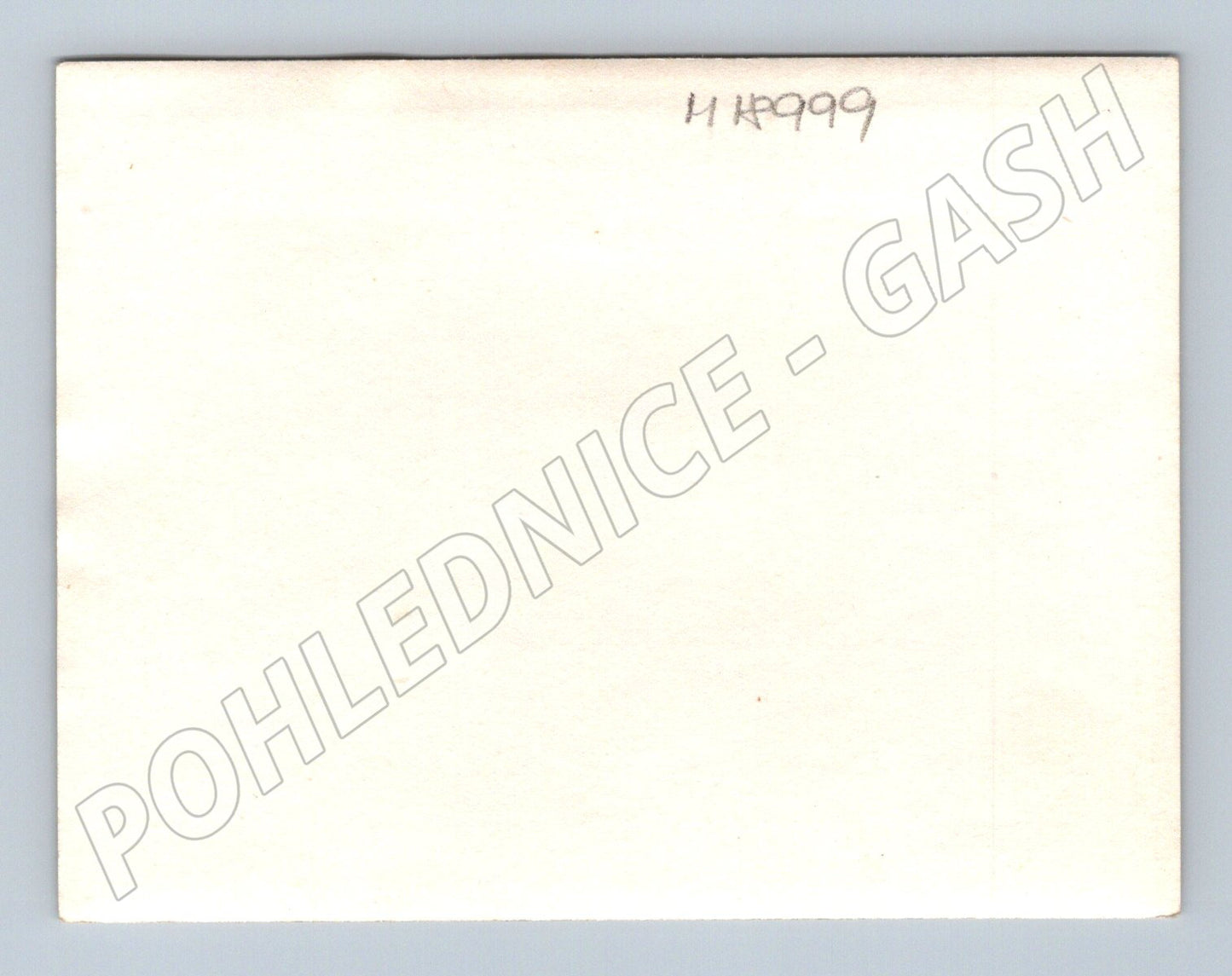 Pohlednice postava na venkovské cestě malý formát (M18999)