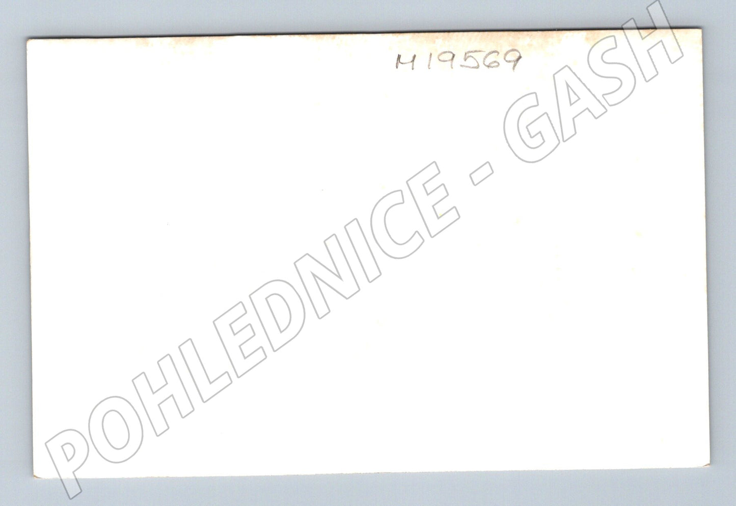 Pohlednice dva muži u klavíru černobílá (M19569)