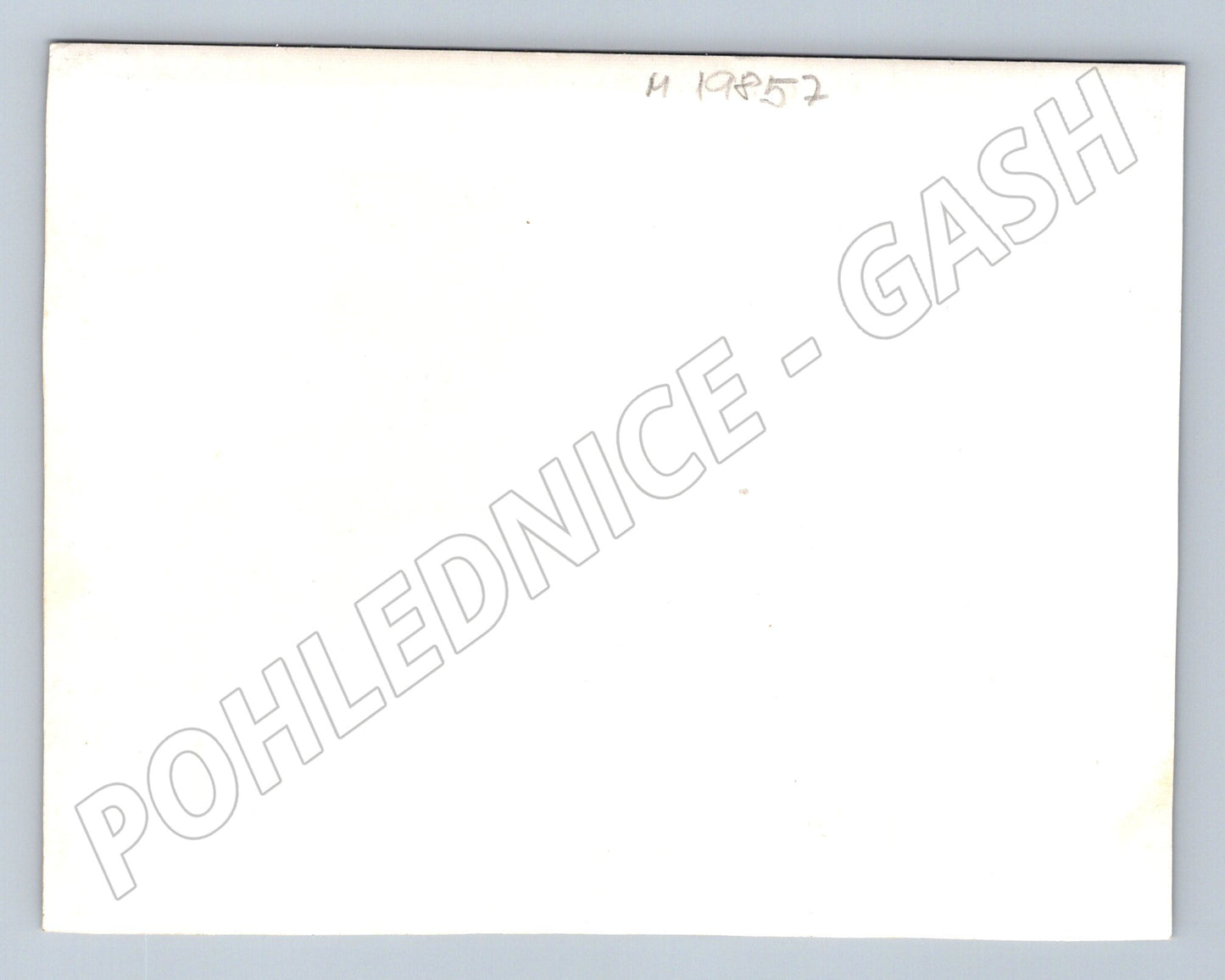 Pohlednice muž v kanceláři telefon čb (M19857)