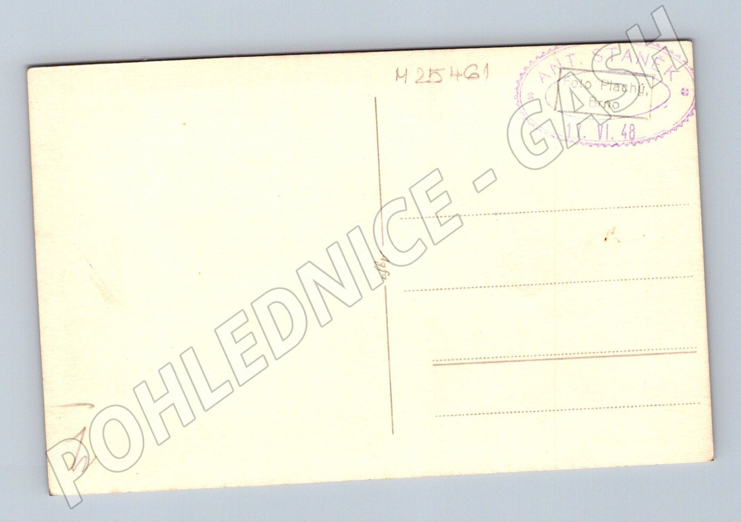 Pohlednice Brno skupina lidí pod stany 1948 (M25461)
