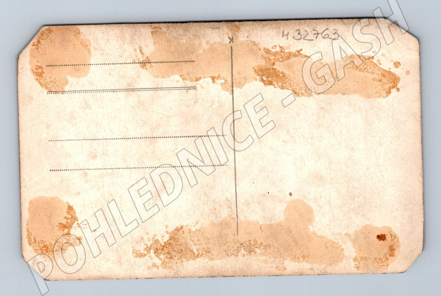 Pohlednice skupina osob v uniformách u stolu (M32763)