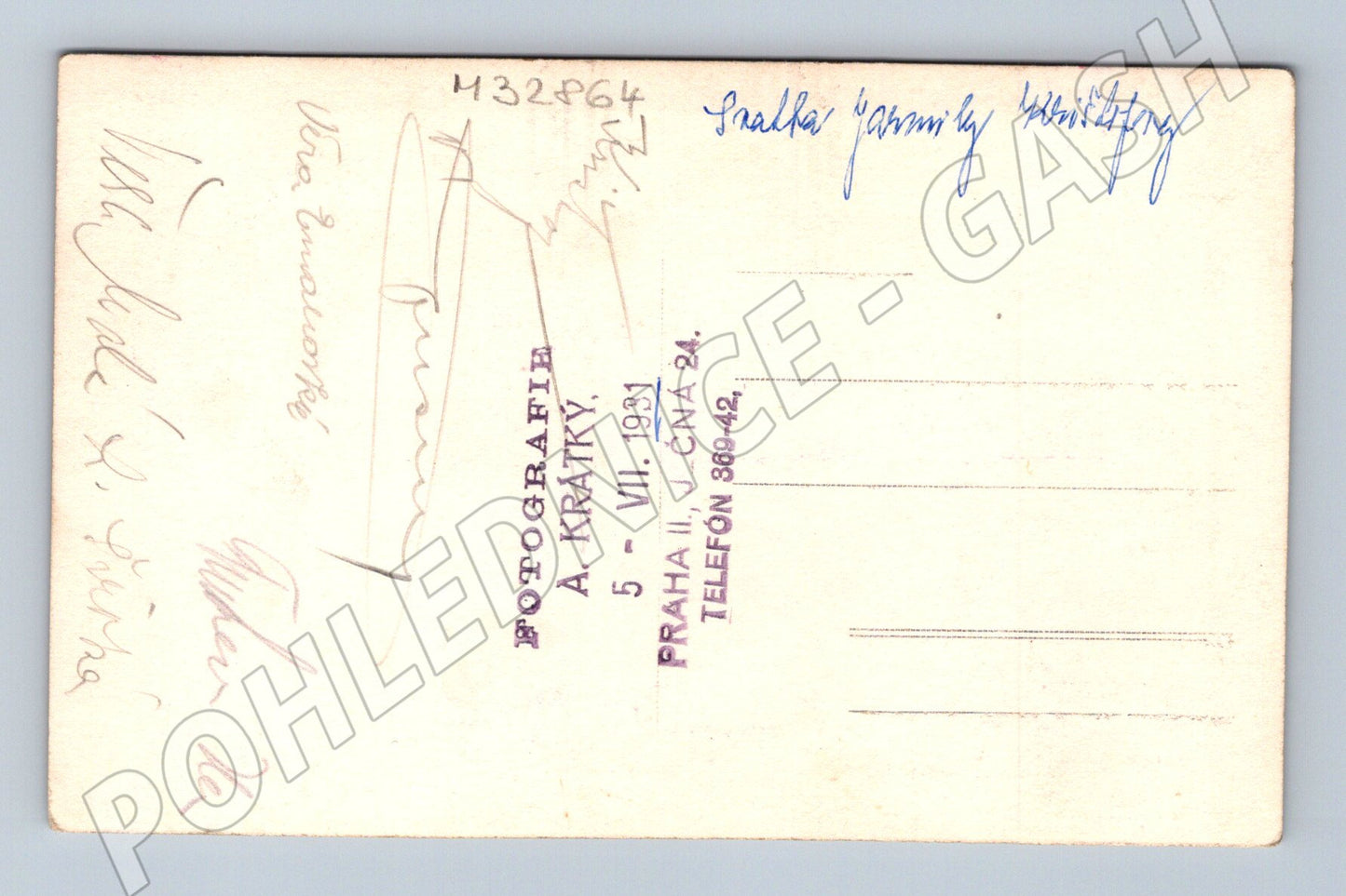 Stará fotografie Praha skupina lidí v ateliéru 1931 (M32864)