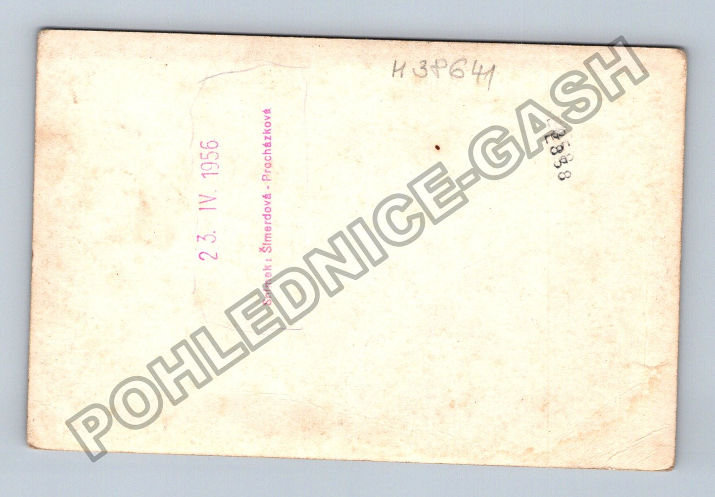 Stará fotografie Dítě v proutěném kočárku 1956 (M38641)