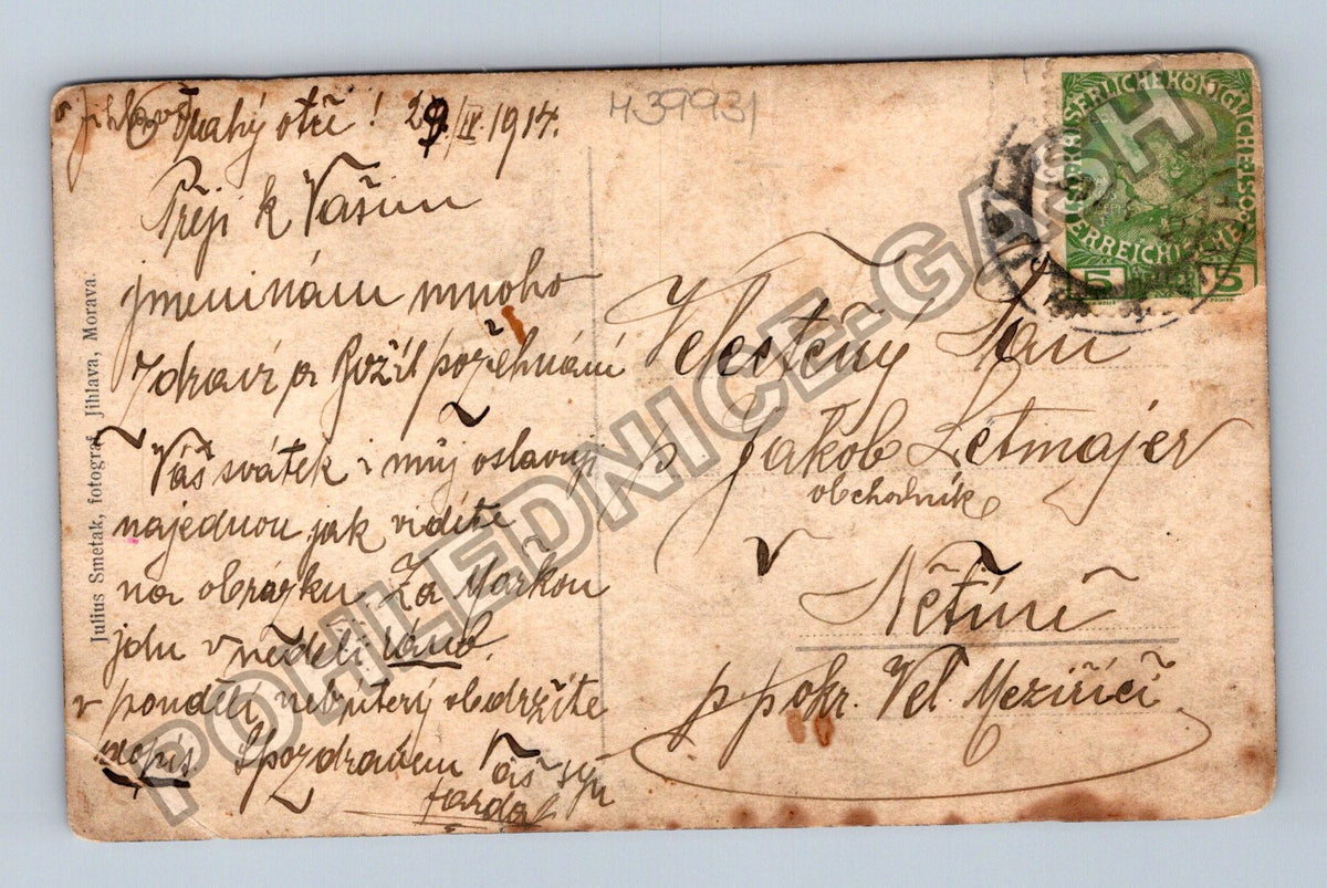 Pohlednice Dva vojáci v uniformách 1917 drží pivo (M39931)