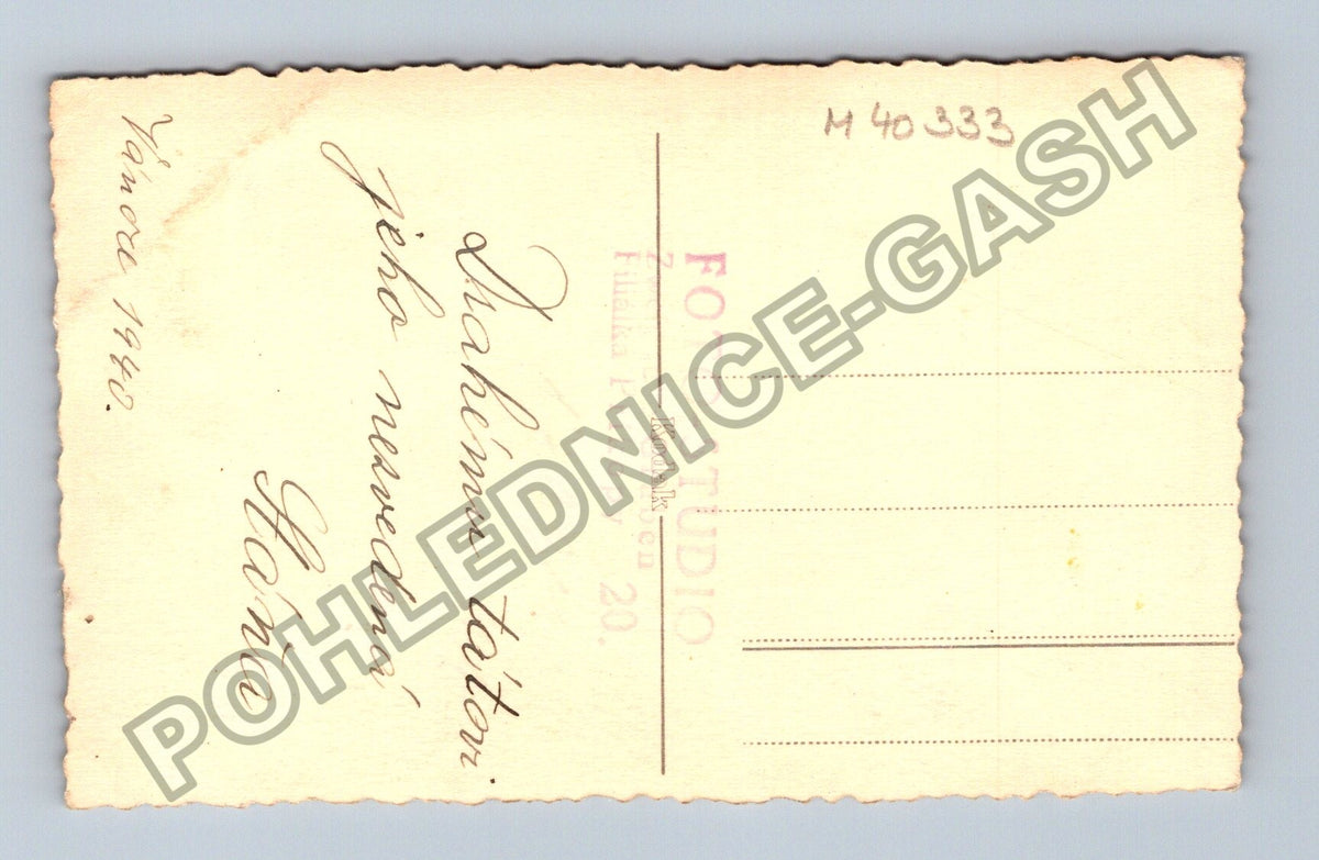 Stará fotografie portrét mladé ženy s kudrnatými vlasy 1940 (M40333)