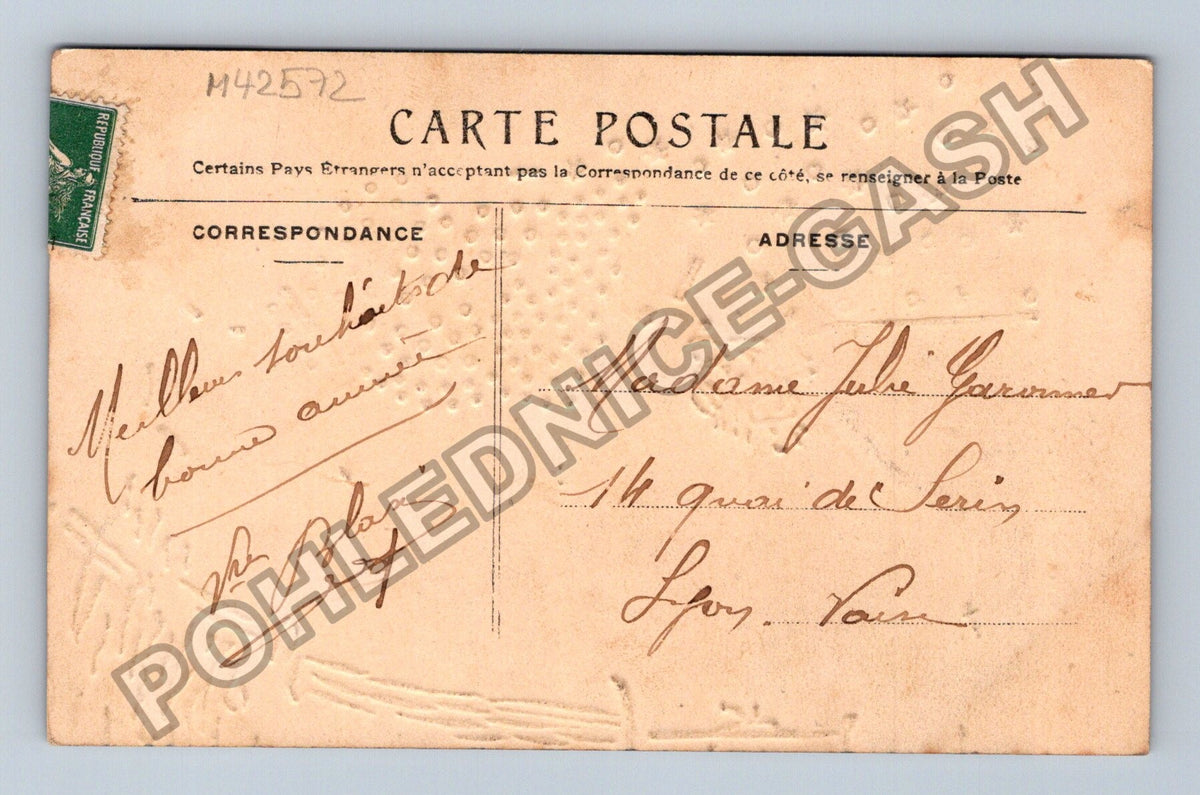 Pohlednice Francie pár v zahradě s květinami (M42572)