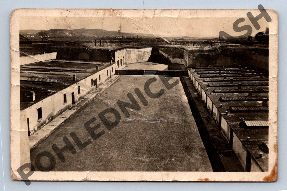 Pohlednice Malá pevnost Terezín čtvrtý dvůr (M457)