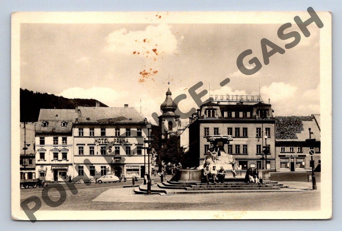 Pohlednice Děčín náměstí J V Stalina (M621)